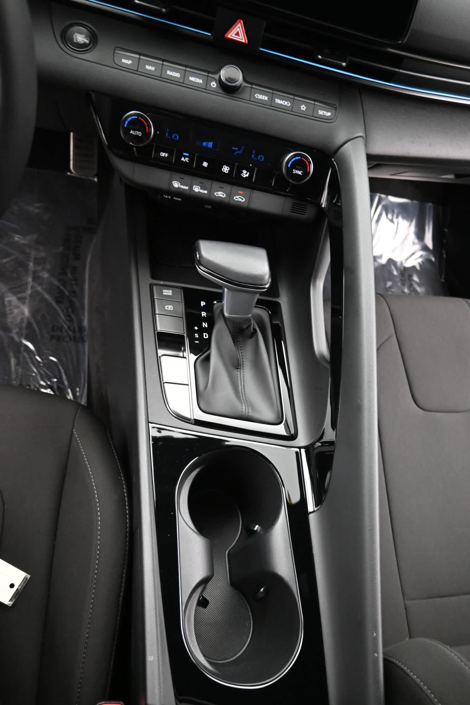 2025 Hyundai Elantra Blue - Photo 21