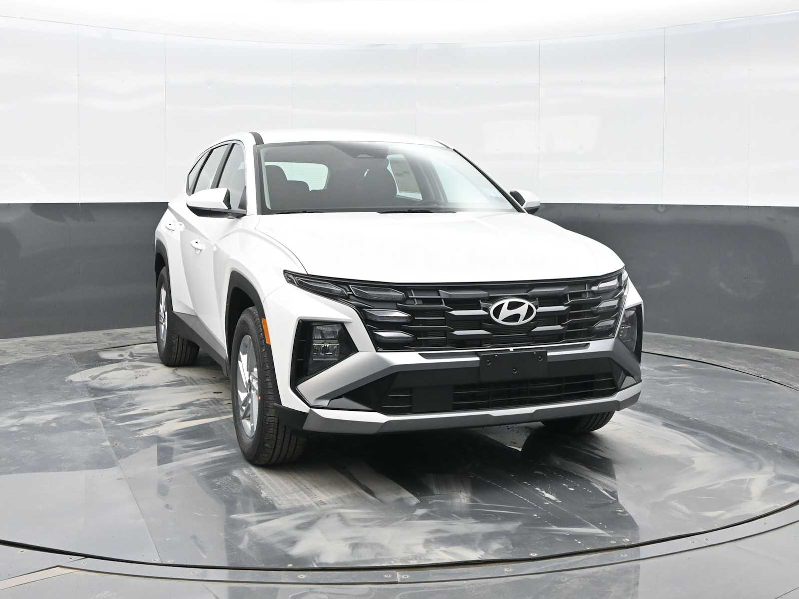 2026 Hyundai Tucson SE photo 2