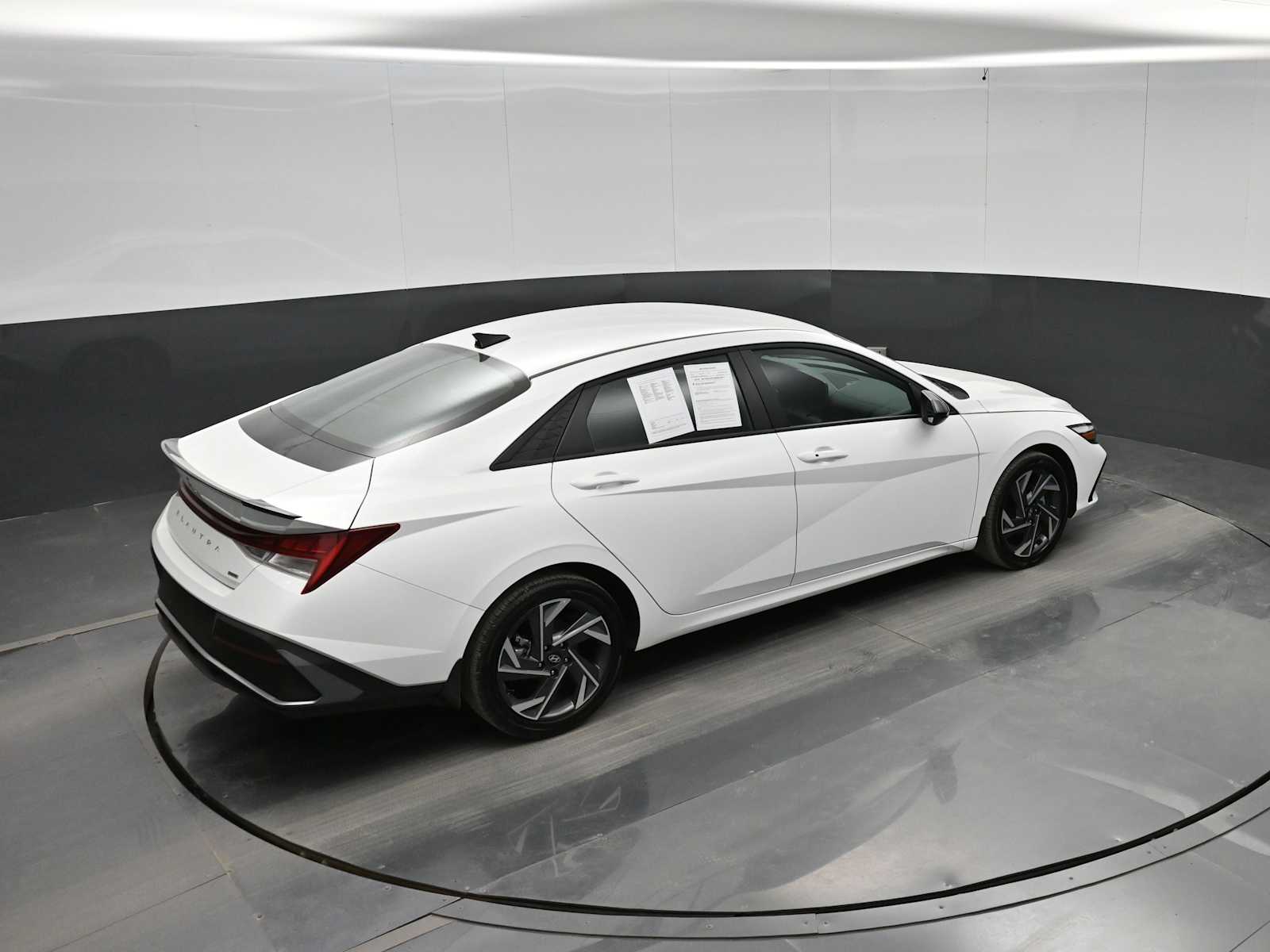 2025 Hyundai Elantra Blue - Photo 30
