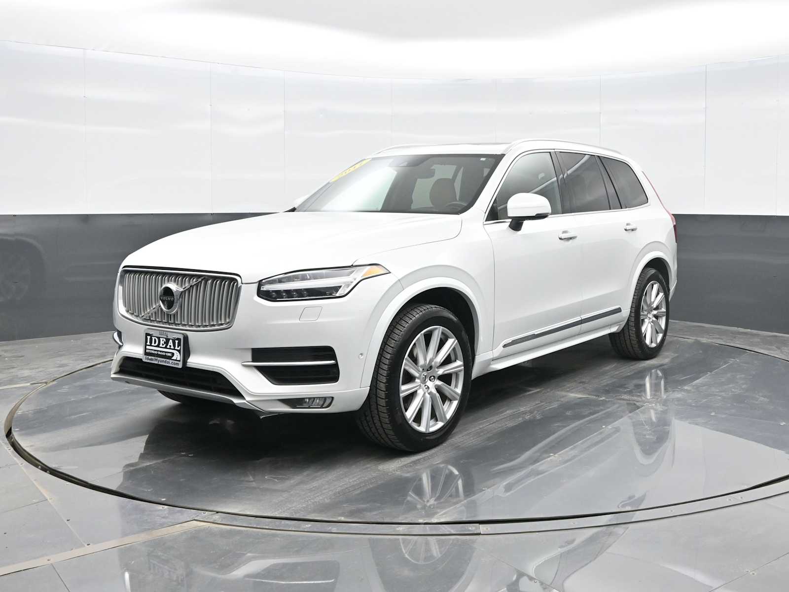 2017 Volvo XC90 Inscription T6 AWD photo 4