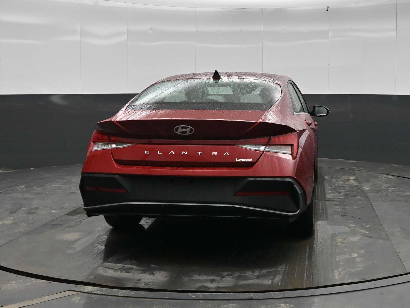 2025 Hyundai Elantra Limited - Photo 7