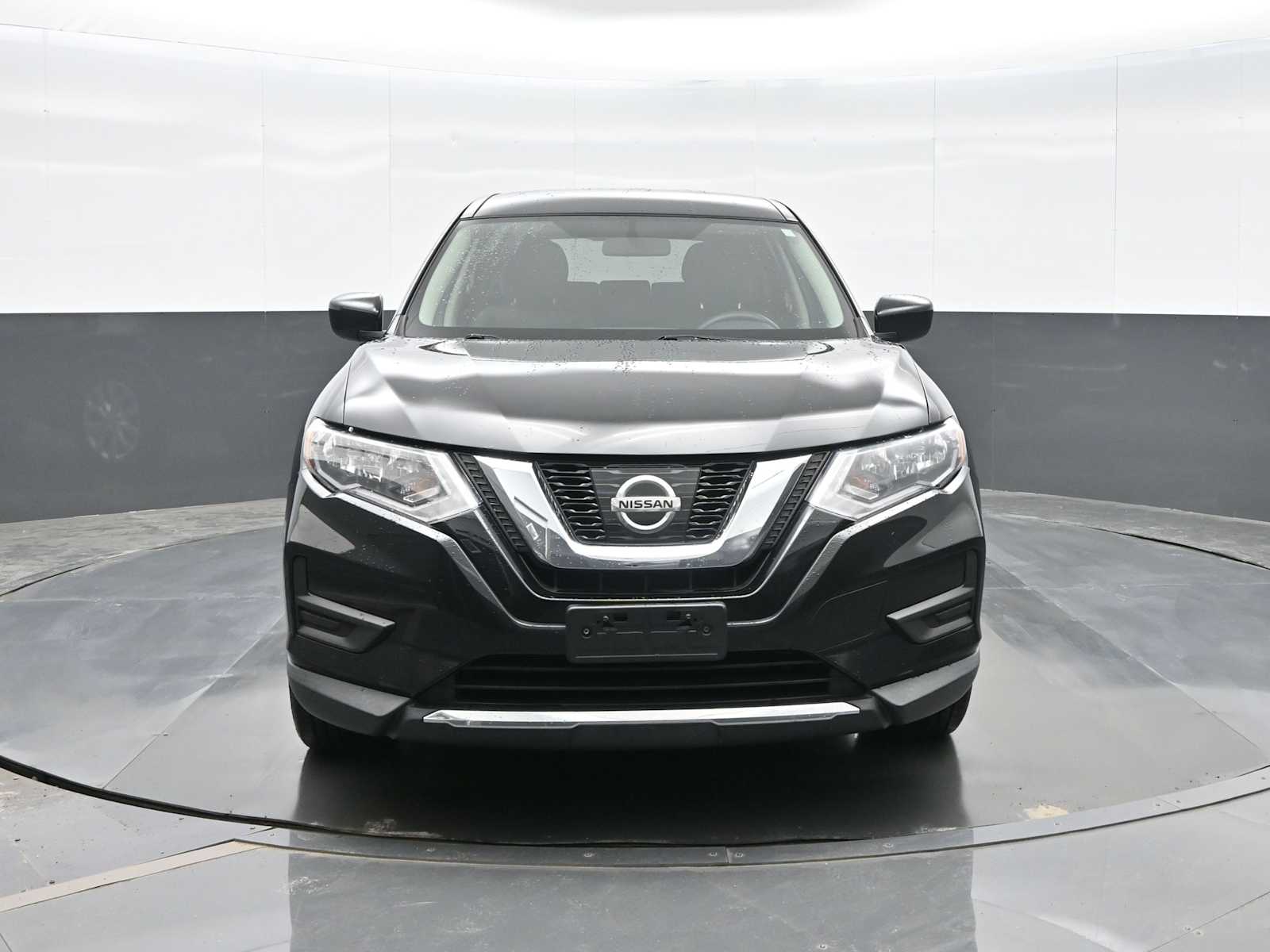 2017 Nissan Rogue S photo 2
