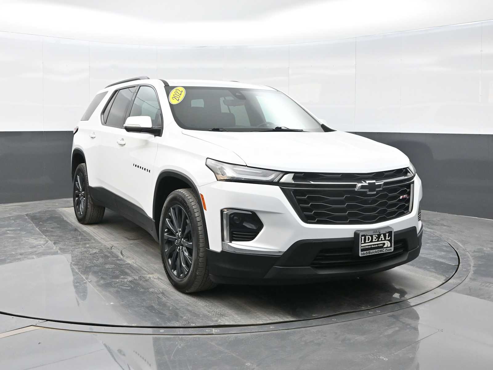 2022 Chevrolet Traverse RS photo 2