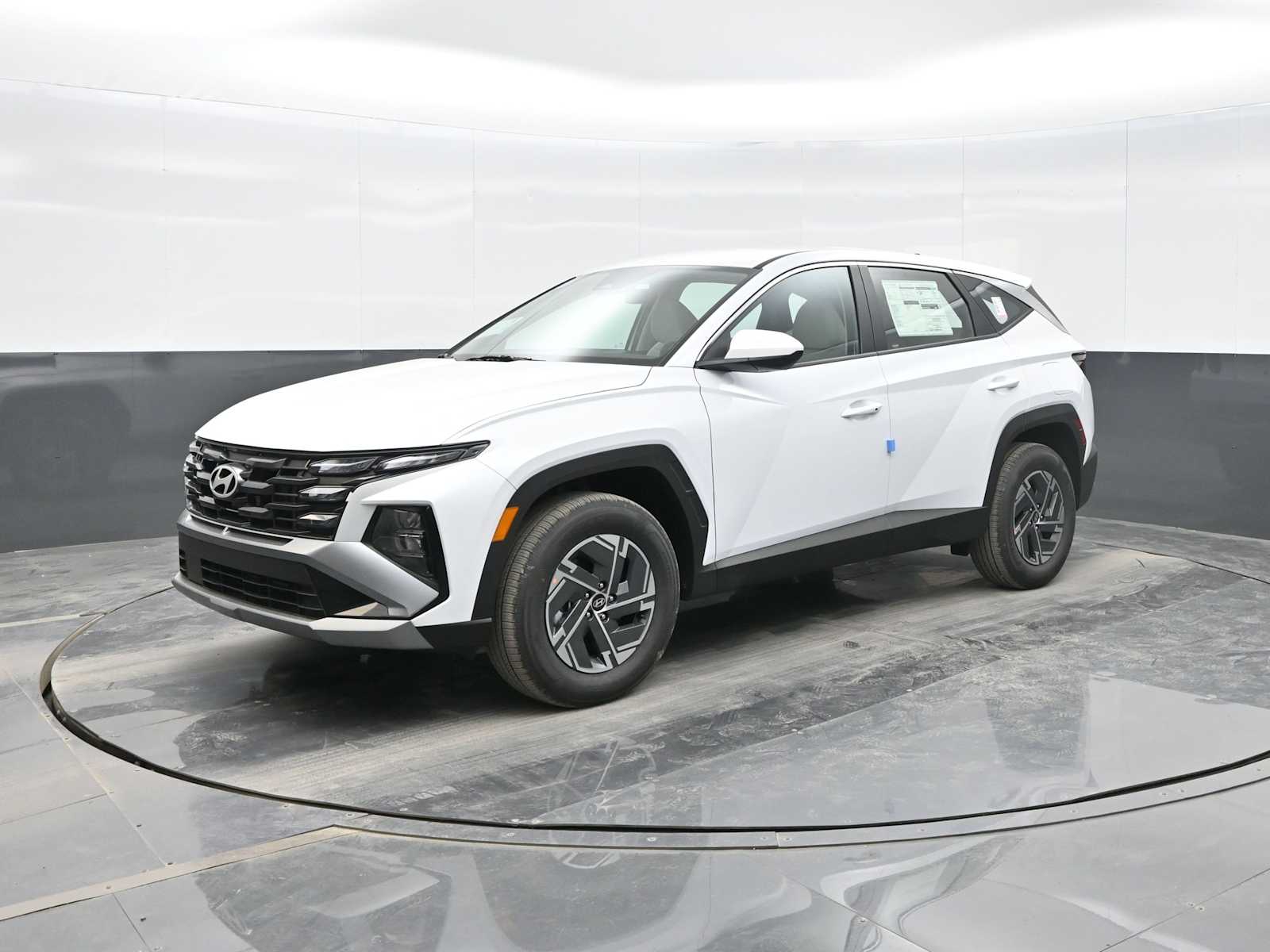 2026 Hyundai Tucson Blue SE's photo