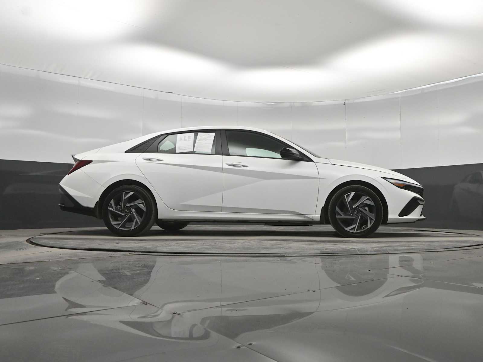 2025 Hyundai Elantra Blue - Photo 38