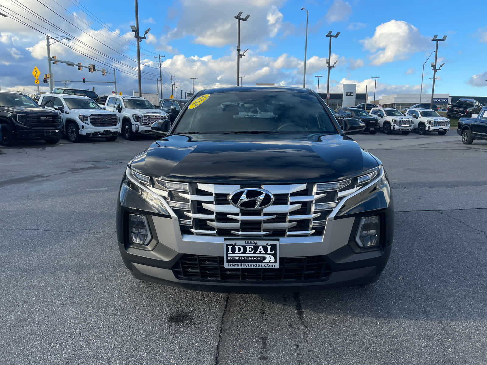 2024 Hyundai Santa Cruz SE photo 2