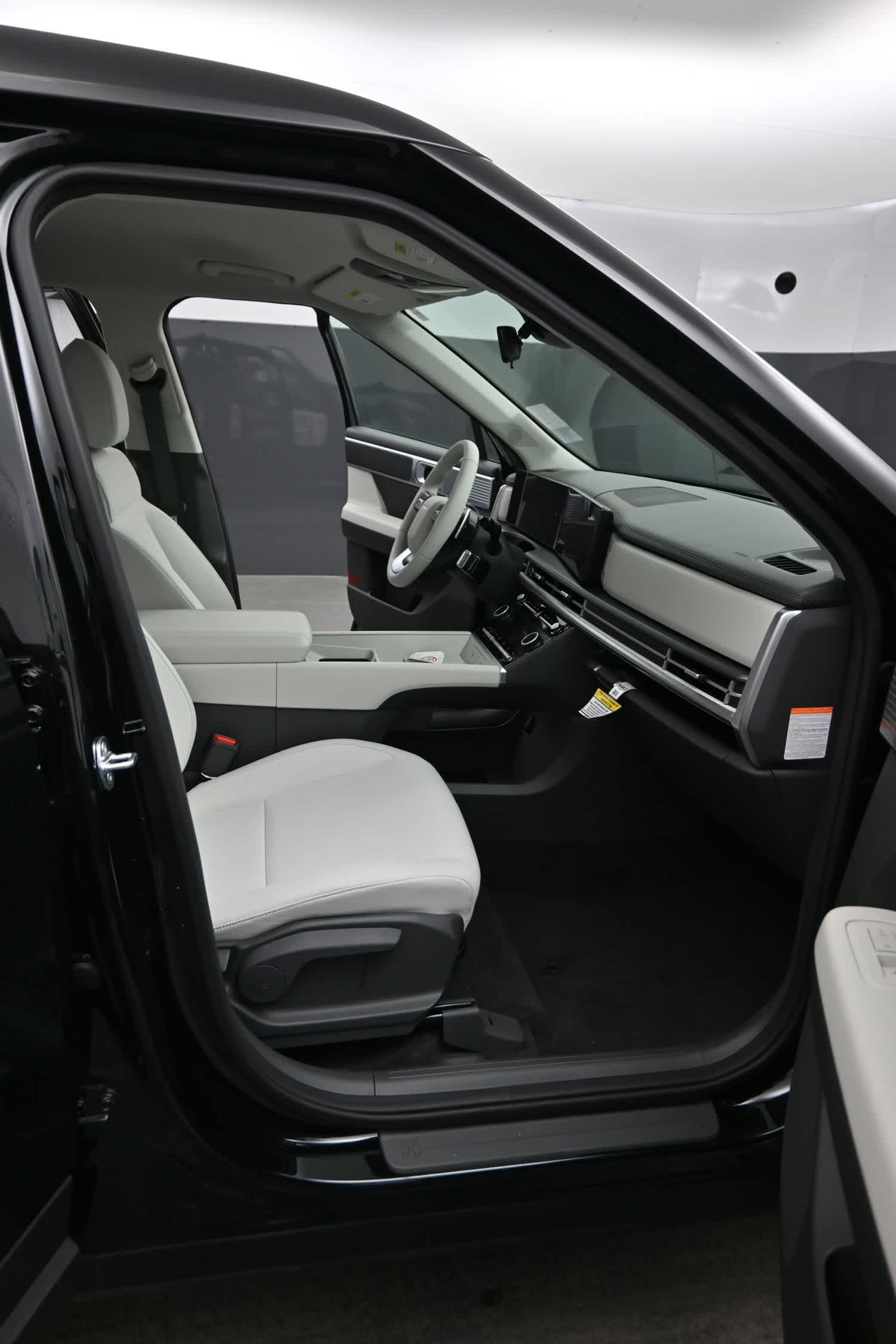 2026 Hyundai Santa Fe SE - Photo 16