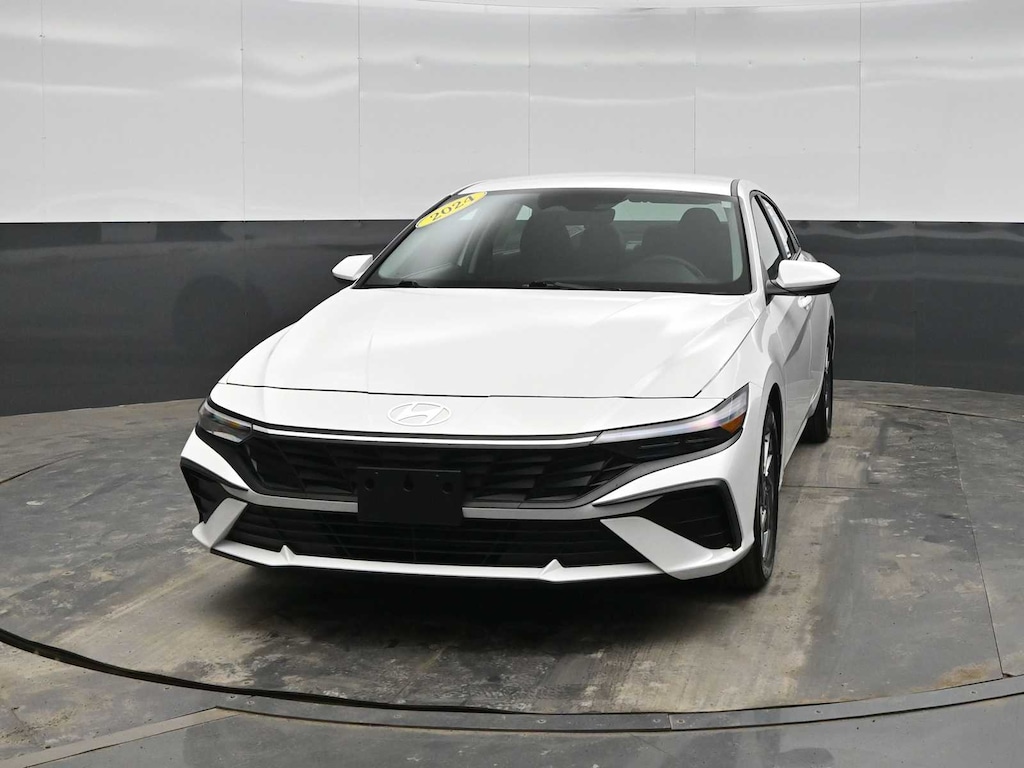 Used 2024 Hyundai Elantra SEL IVT
