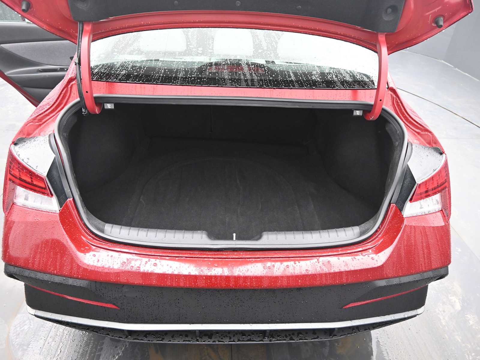 2025 Hyundai Elantra Limited - Photo 13