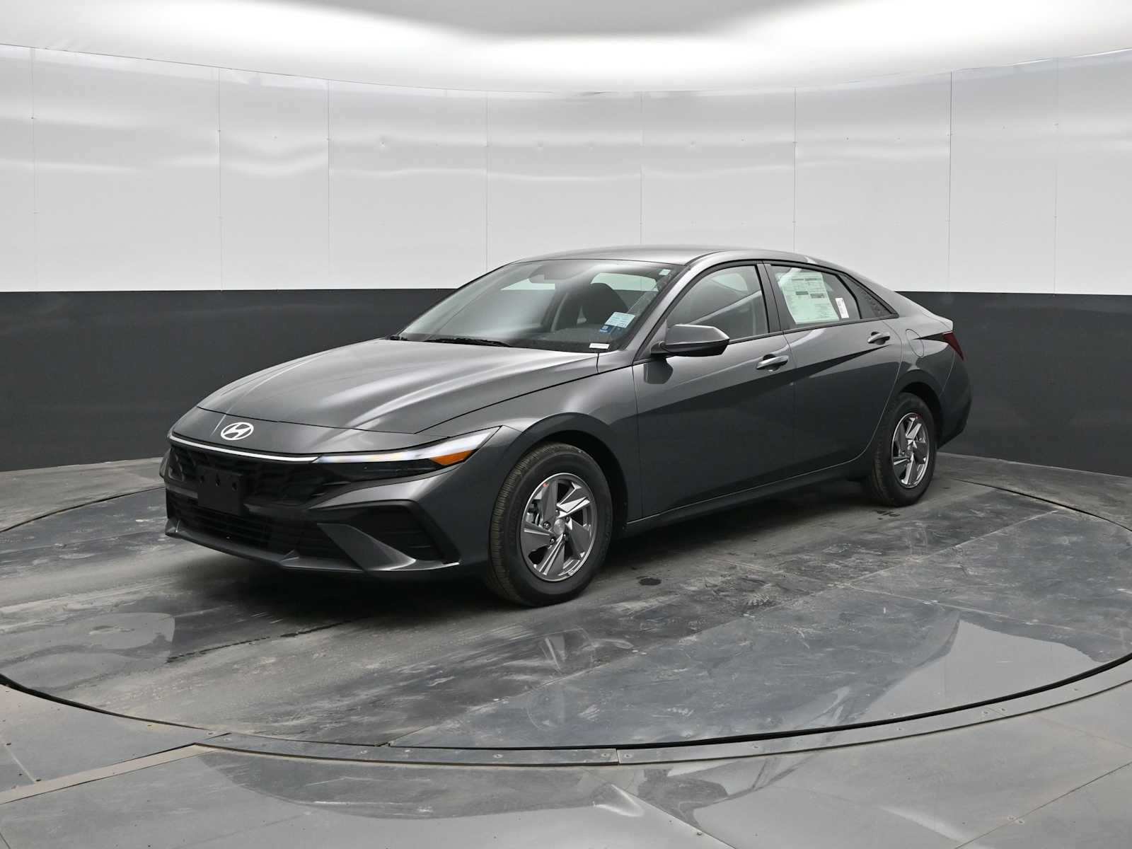 2026 Hyundai Elantra SE's photo