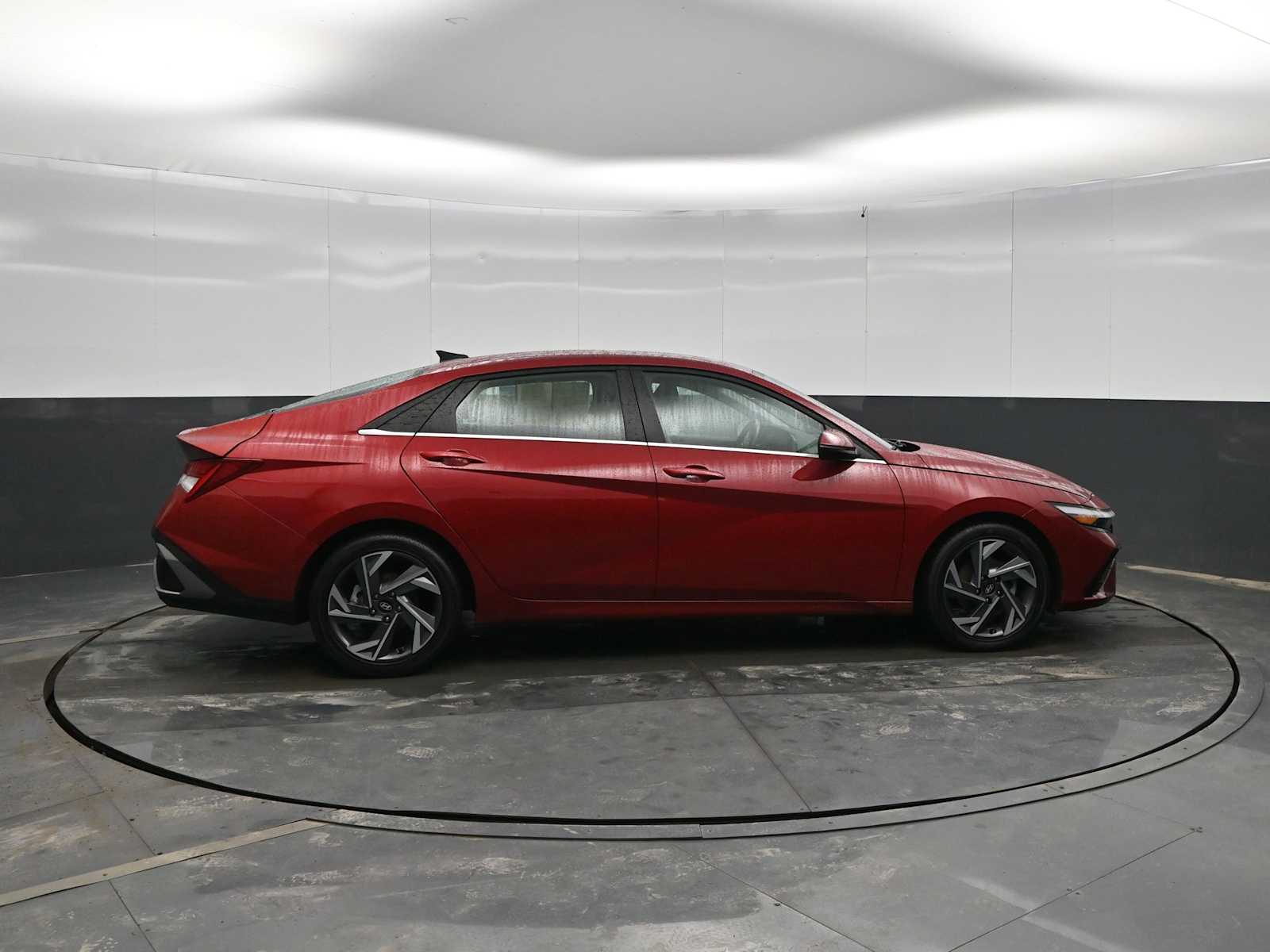 2025 Hyundai Elantra Limited - Photo 9