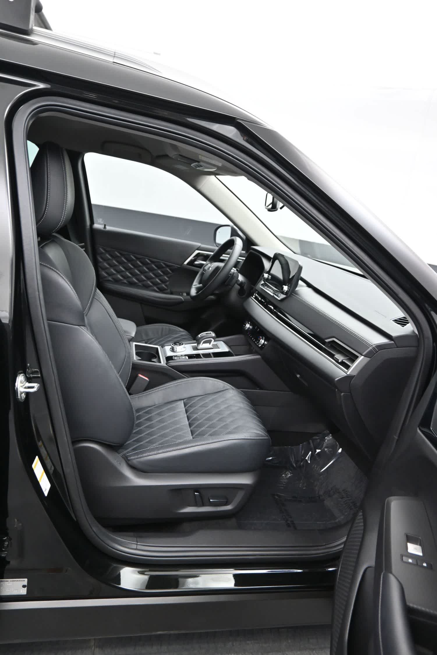 2023 Mitsubishi Outlander SEL - Photo 11