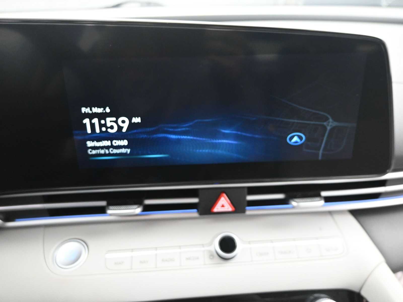 2025 Hyundai Elantra Limited - Photo 17