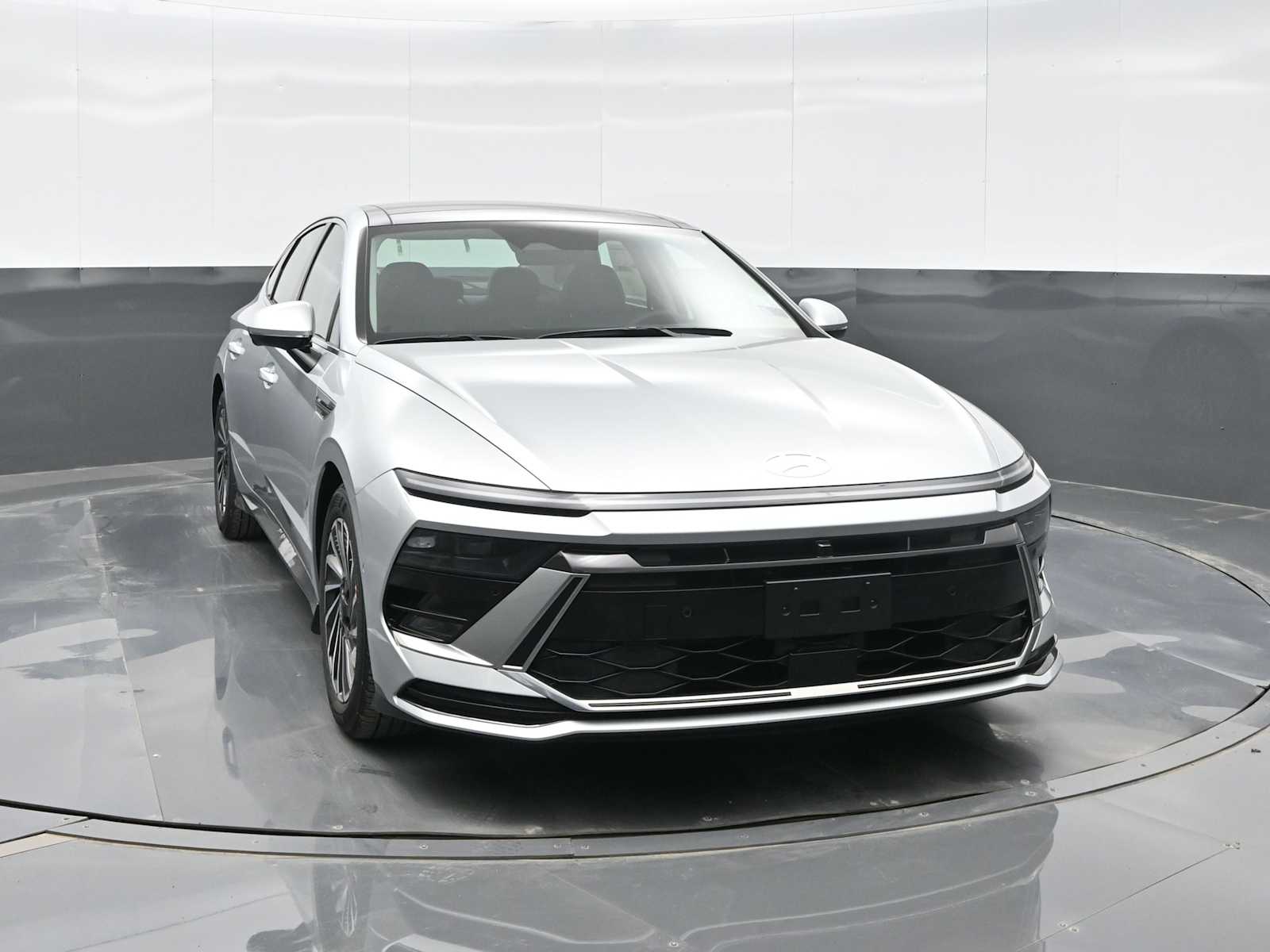 2026 Hyundai Sonata Hybrid Limited photo 2