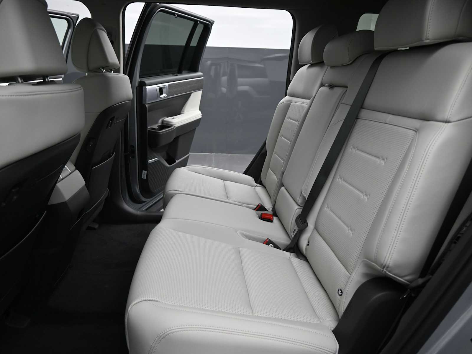 2026 Hyundai Santa Fe Limited - Photo 14