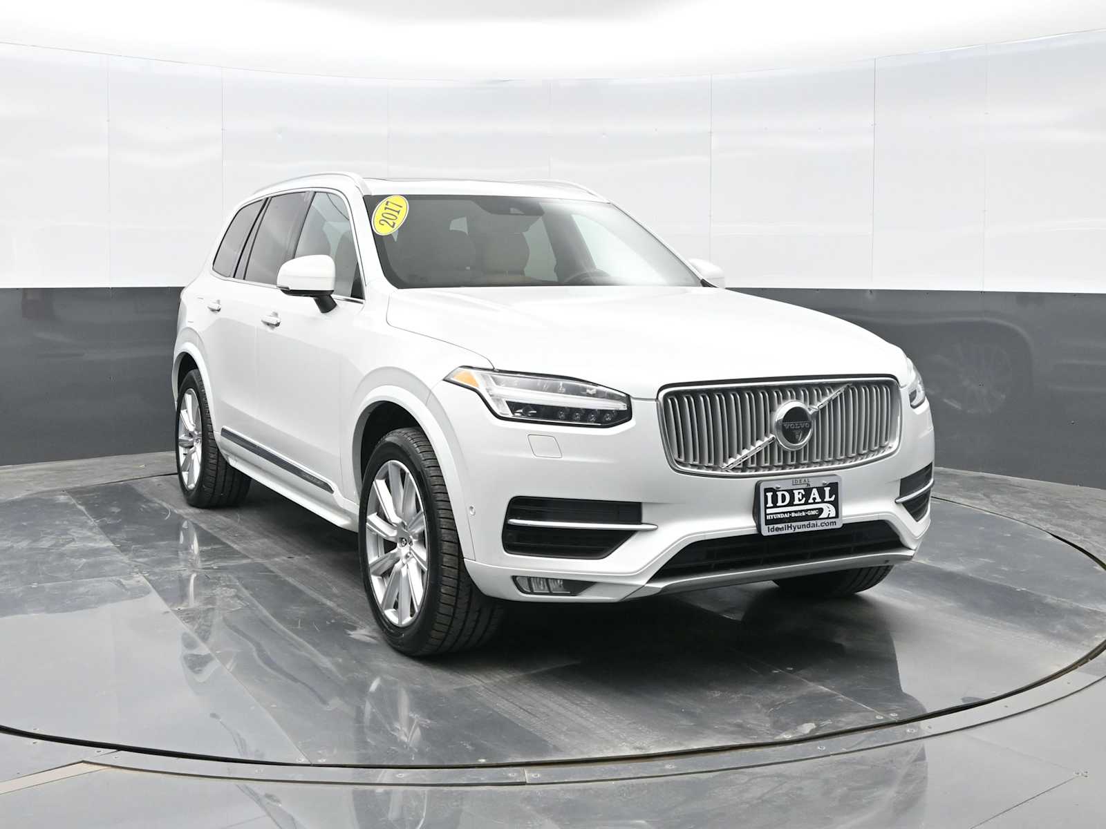 2017 Volvo XC90 Inscription T6 AWD photo 2