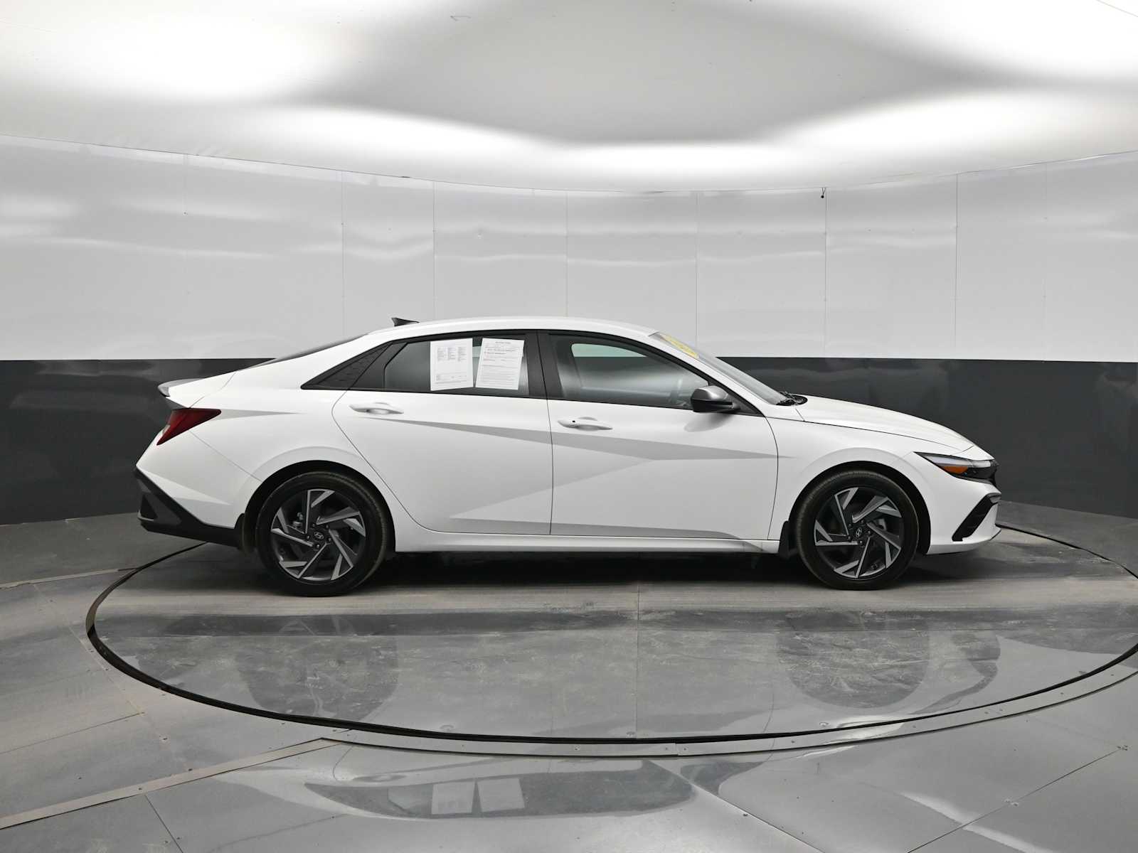 2025 Hyundai Elantra Blue - Photo 9