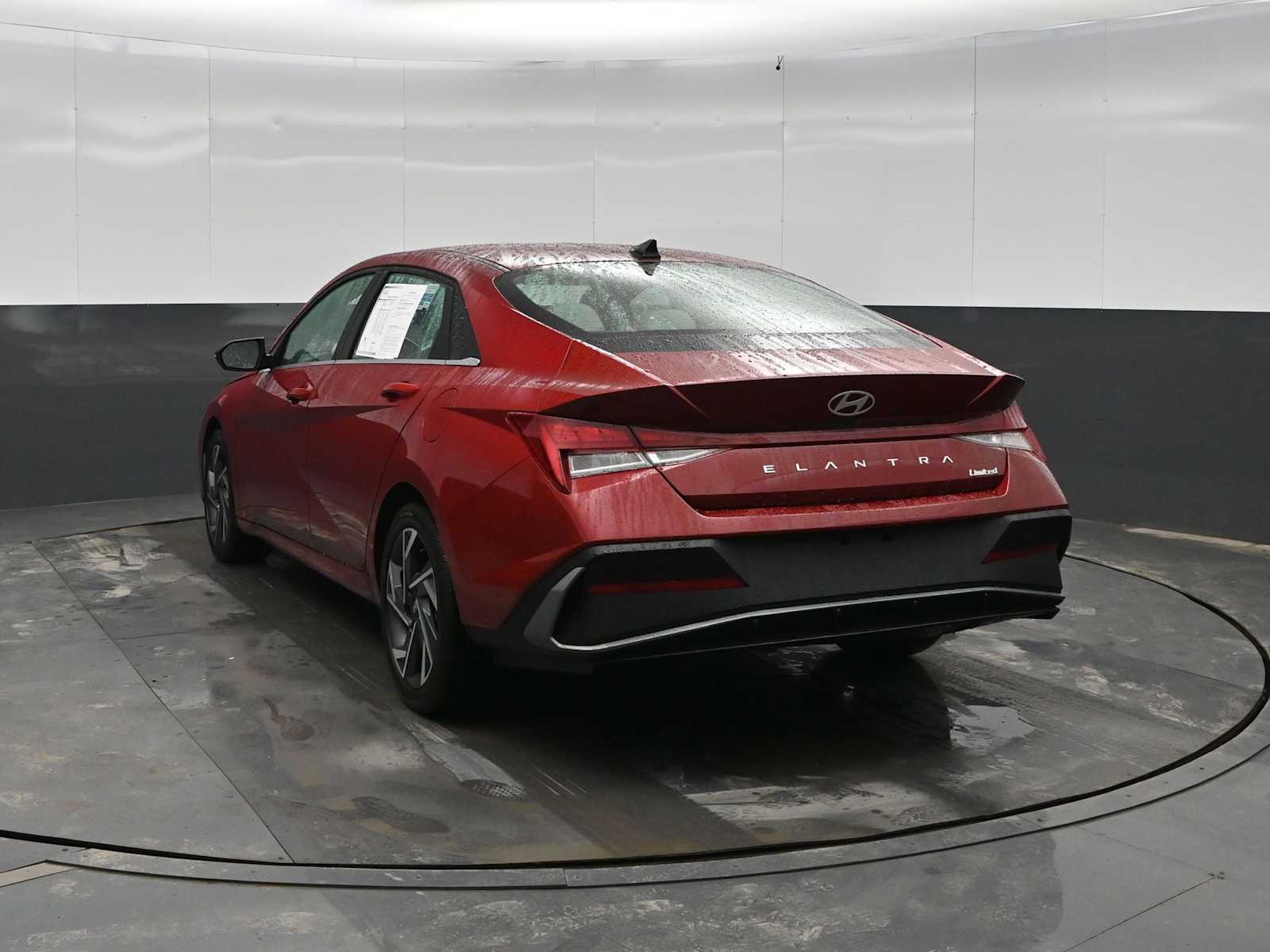 2025 Hyundai Elantra Limited - Photo 6