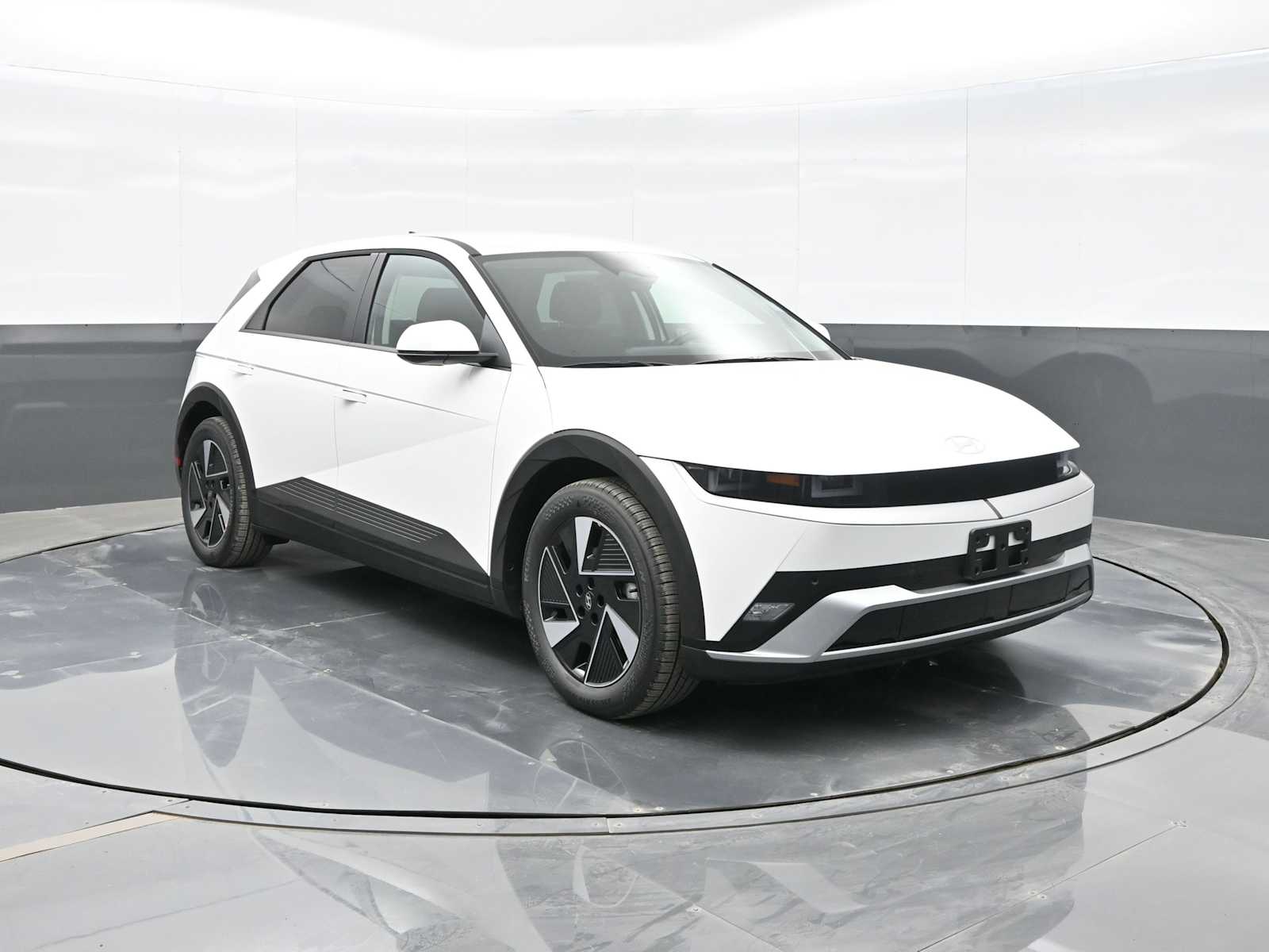 2025 Hyundai IONIQ 5 SE's photo