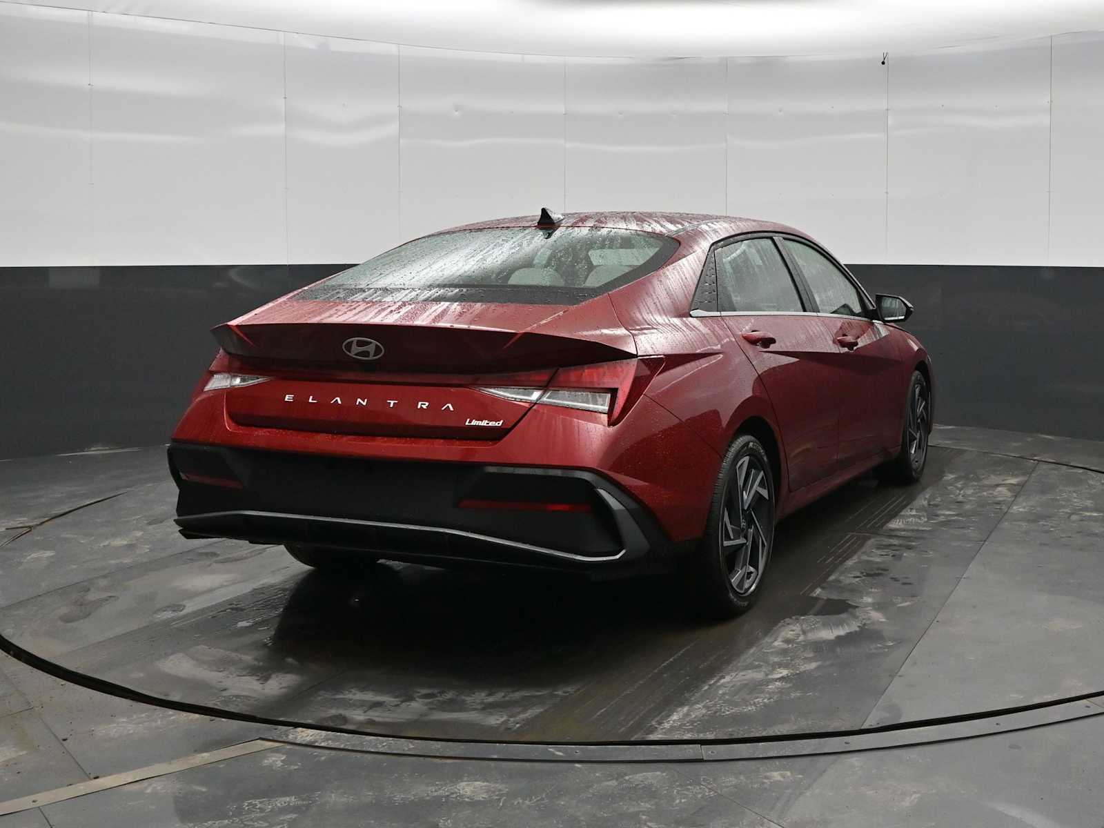 2025 Hyundai Elantra Limited - Photo 8