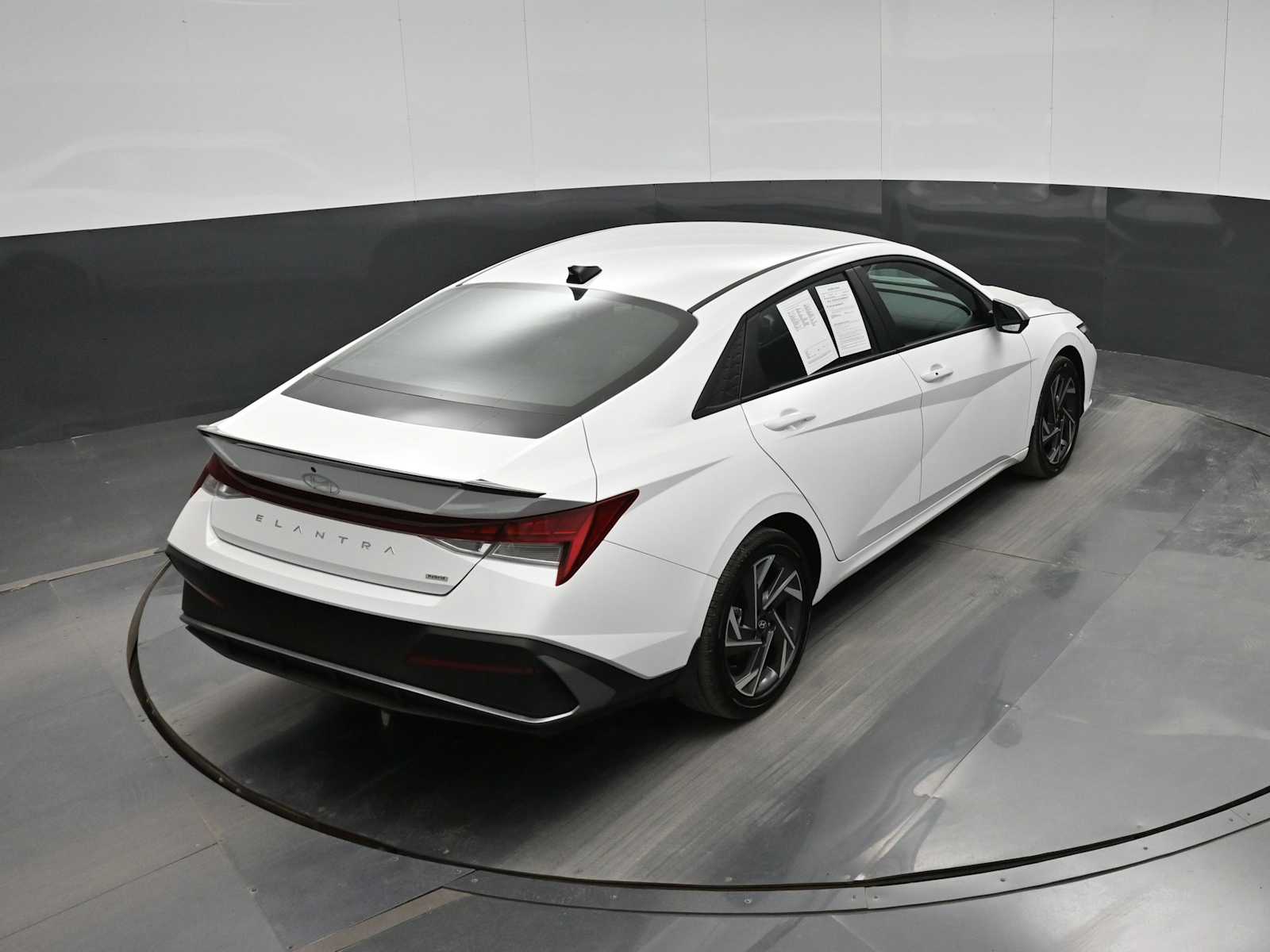 2025 Hyundai Elantra Blue - Photo 28