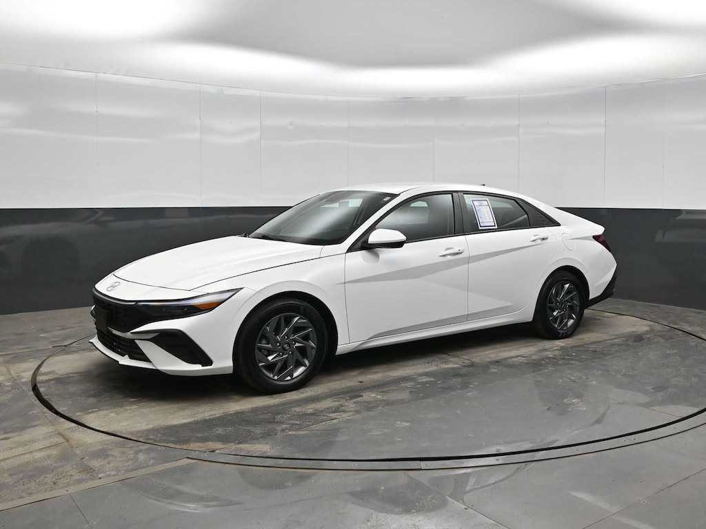 Used 2024 Hyundai Elantra SEL IVT