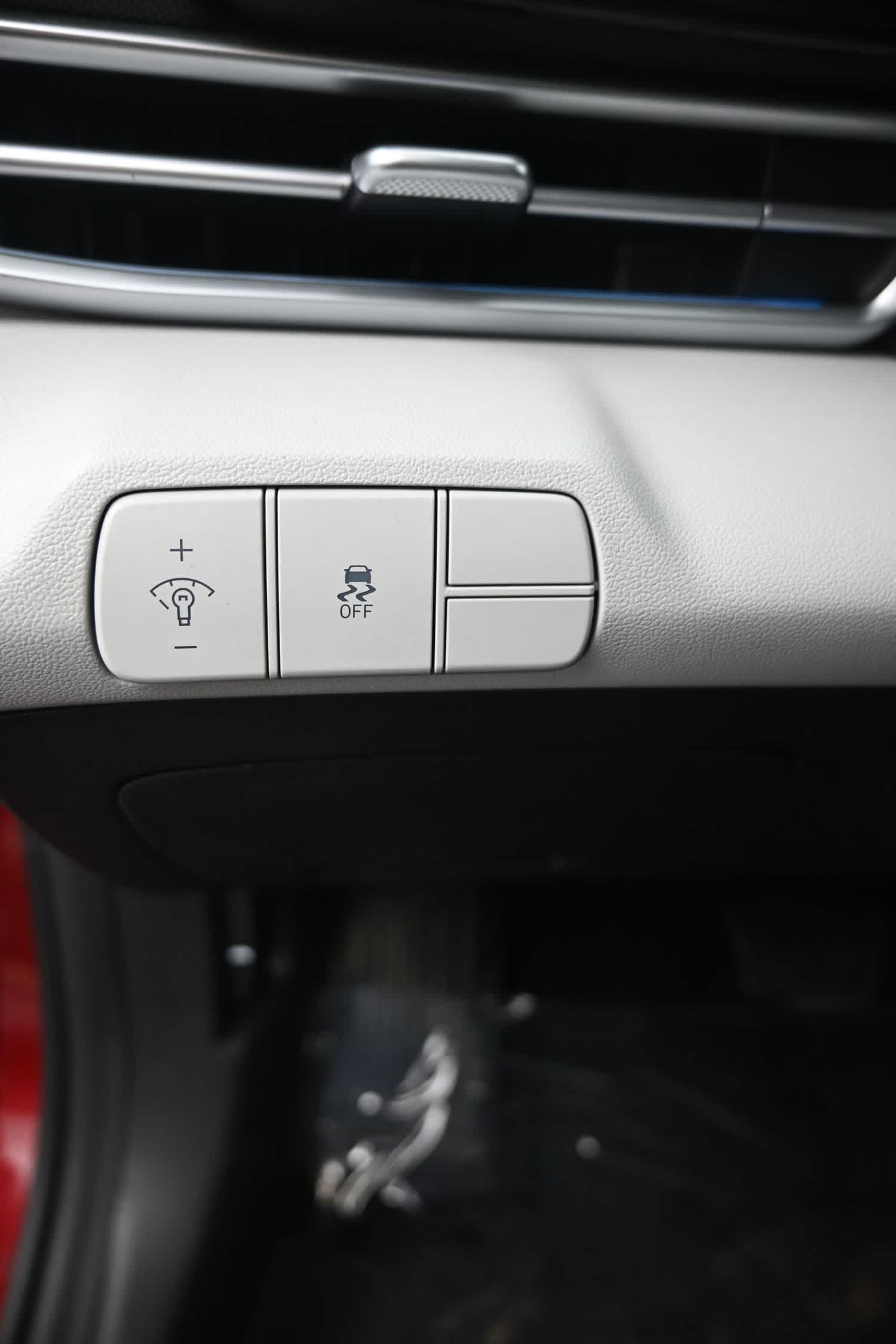 2025 Hyundai Elantra Limited - Photo 19