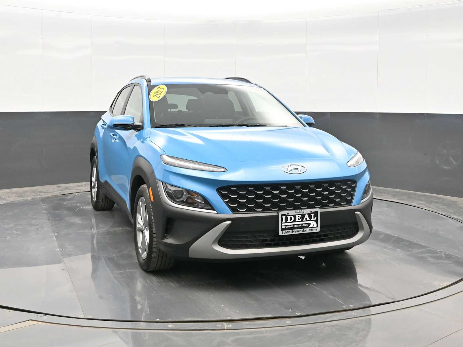 2023 Hyundai Kona SEL photo 2