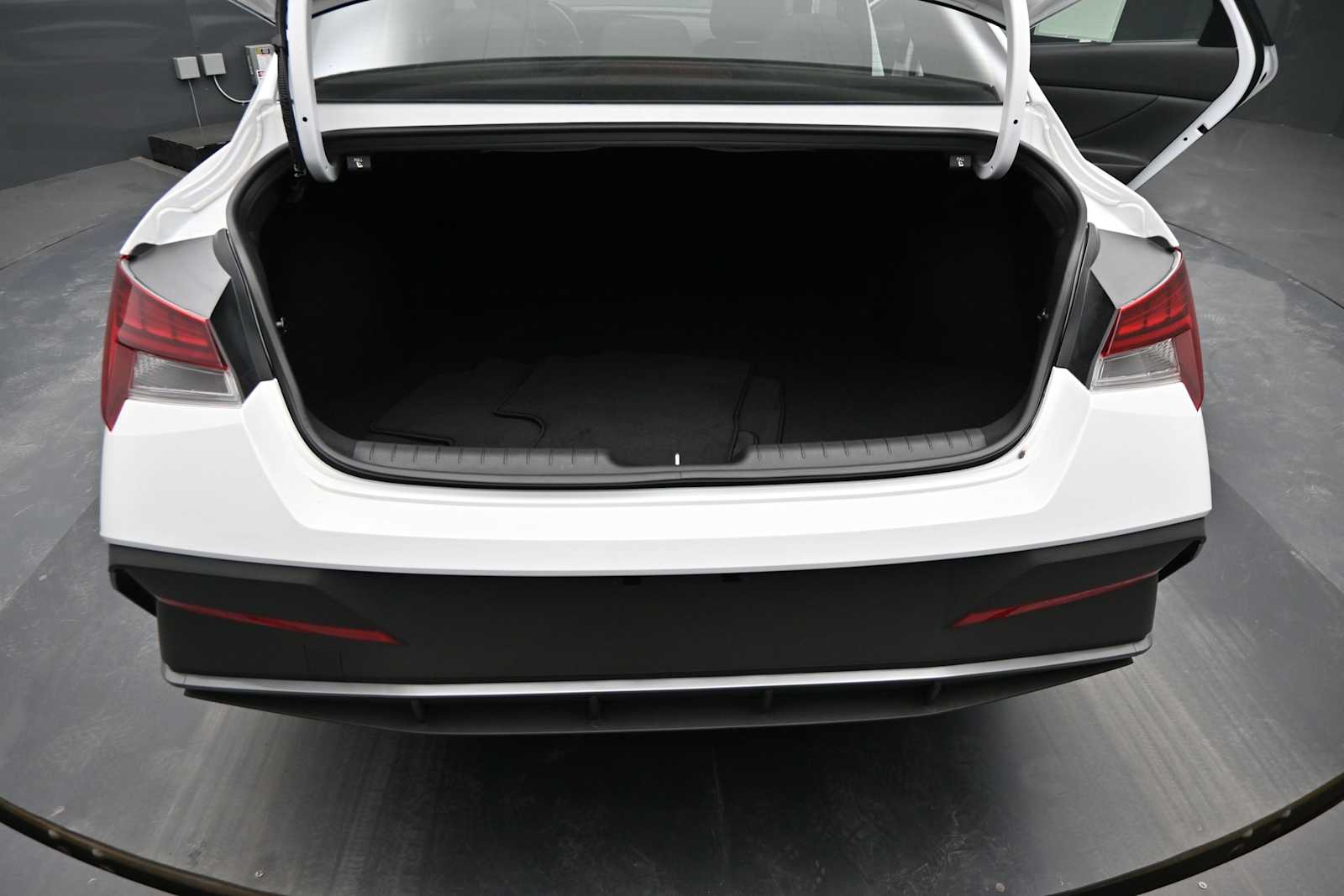 2025 Hyundai Elantra Blue - Photo 13