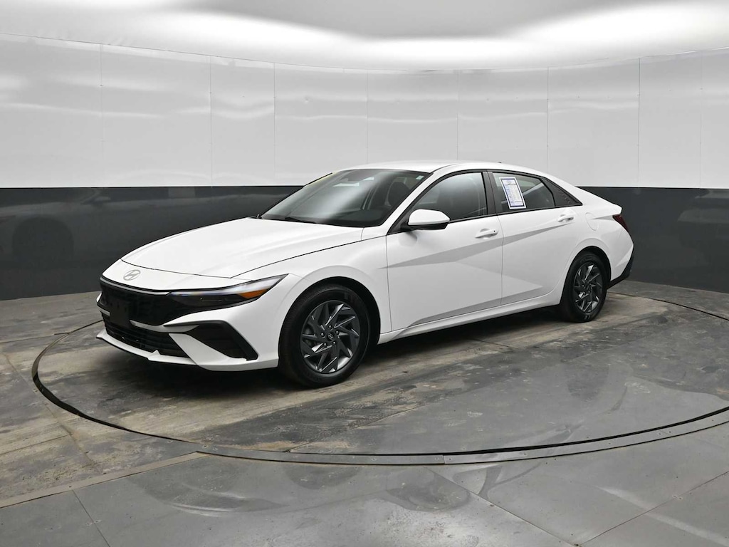 Used 2024 Hyundai Elantra SEL IVT