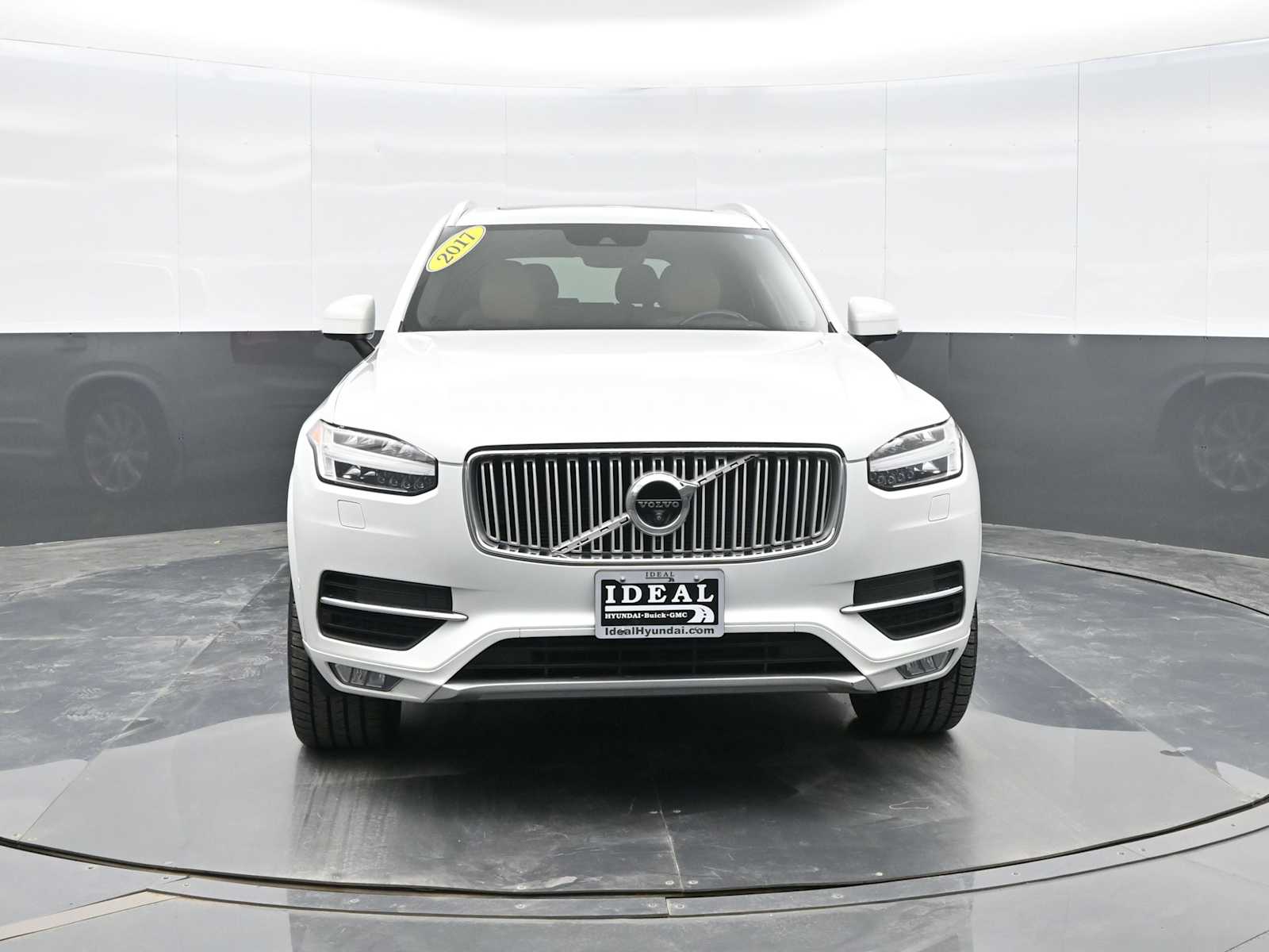 2017 Volvo XC90 Inscription T6 AWD photo 3