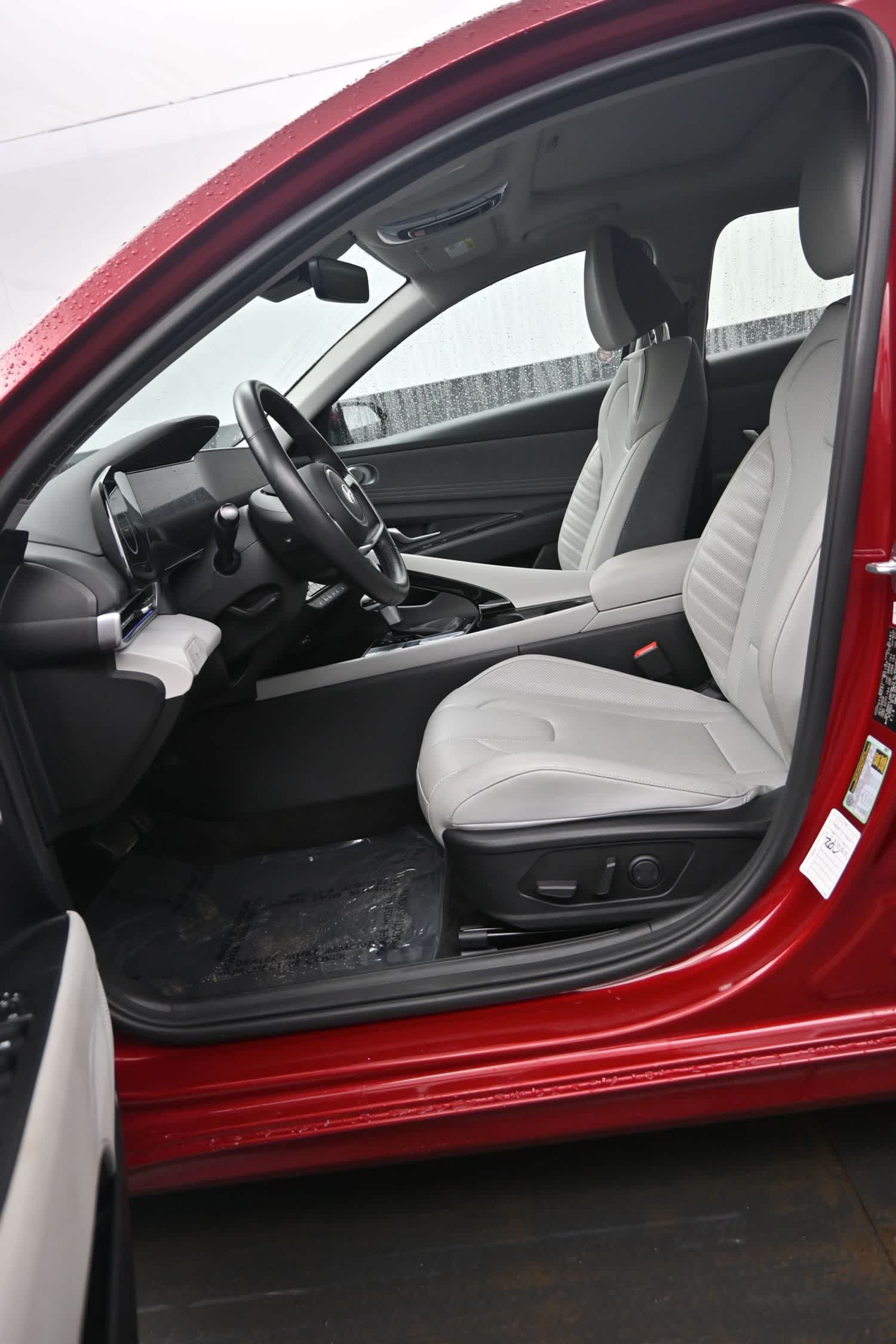 2025 Hyundai Elantra Limited - Photo 11