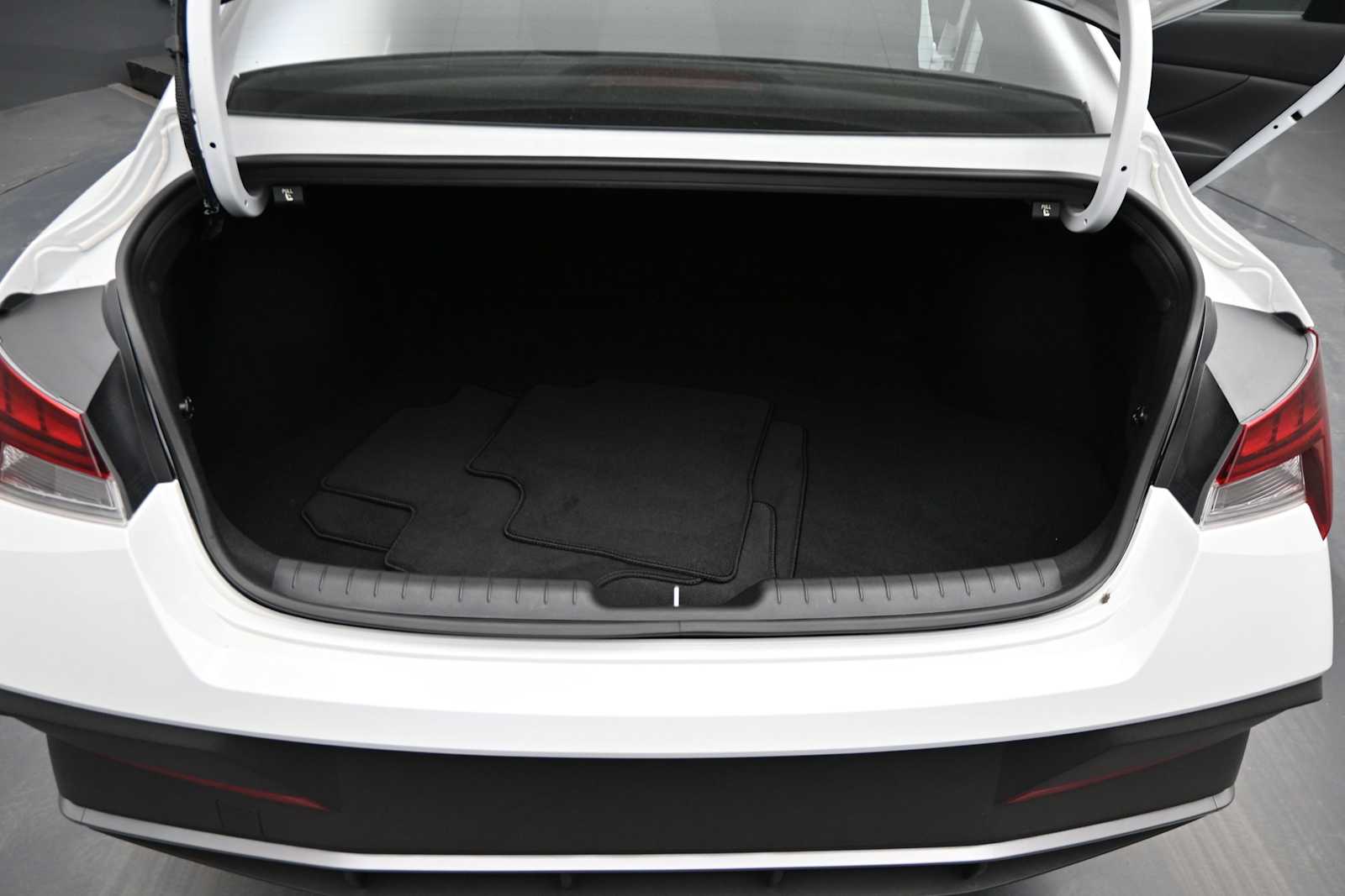 2025 Hyundai Elantra Blue - Photo 15