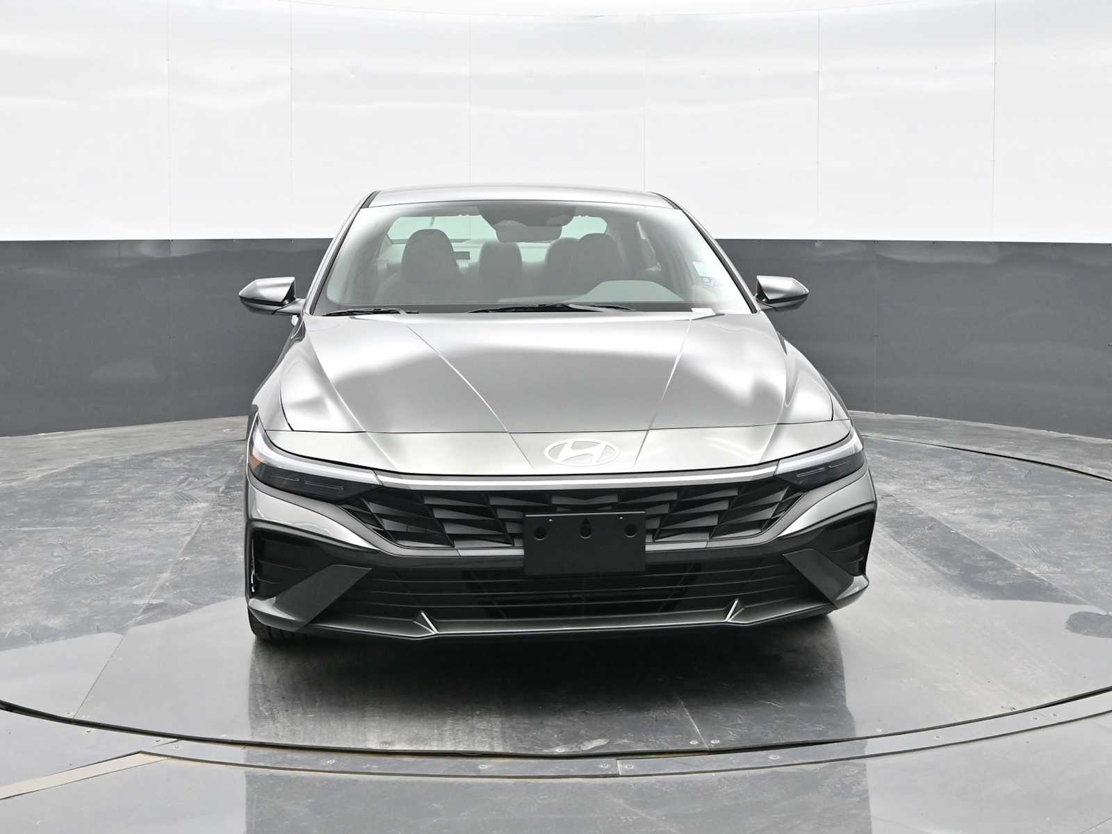 2026 Hyundai Elantra SEL Sport photo 2