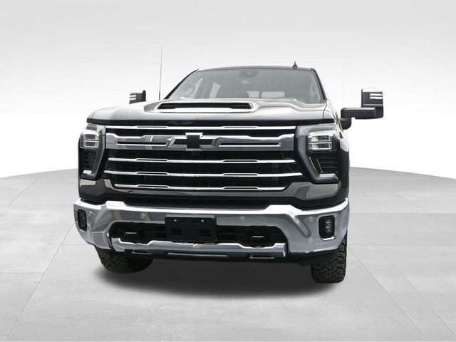 2025 Chevrolet Silverado 2500HD LTZ photo 3