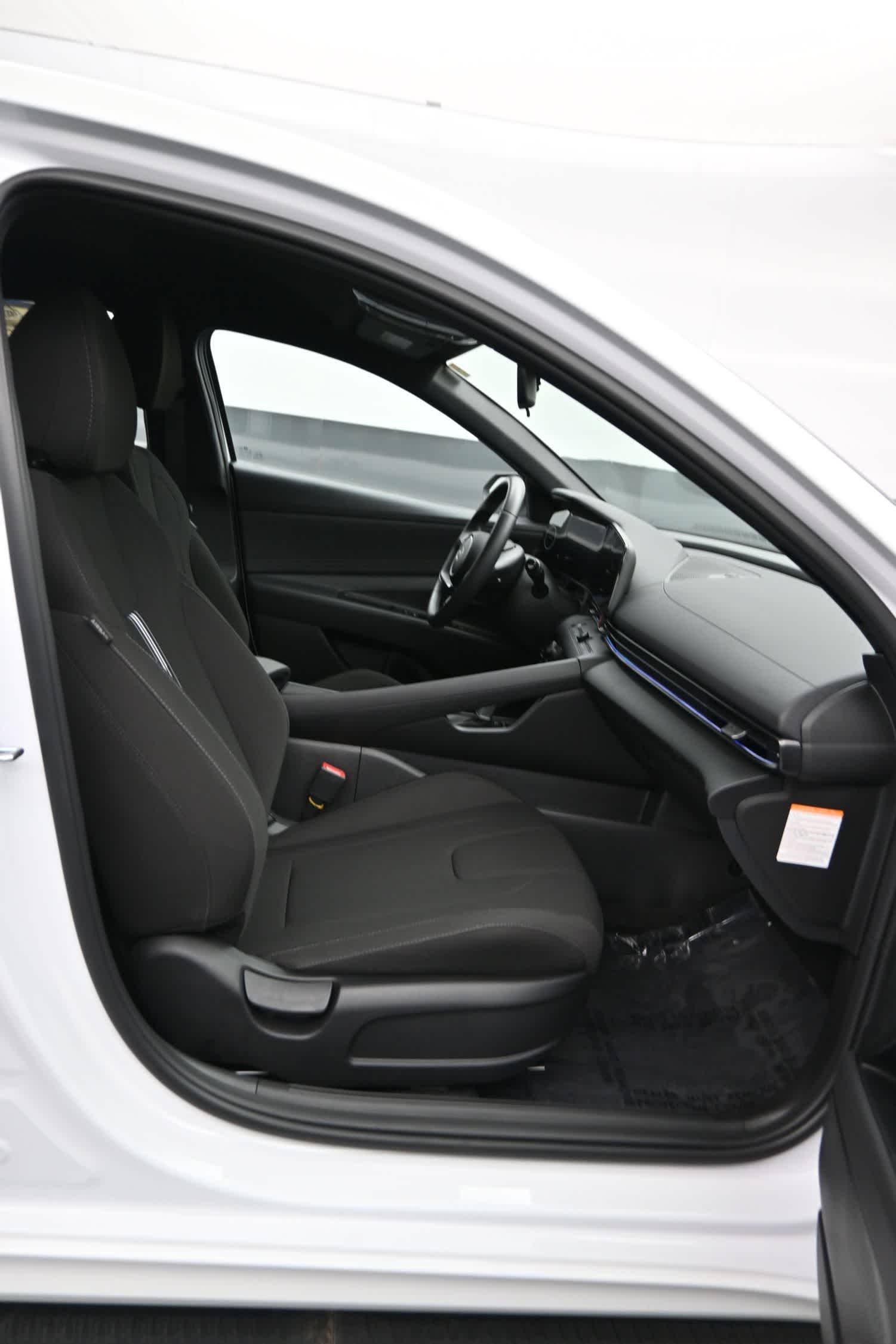 2025 Hyundai Elantra Blue - Photo 11