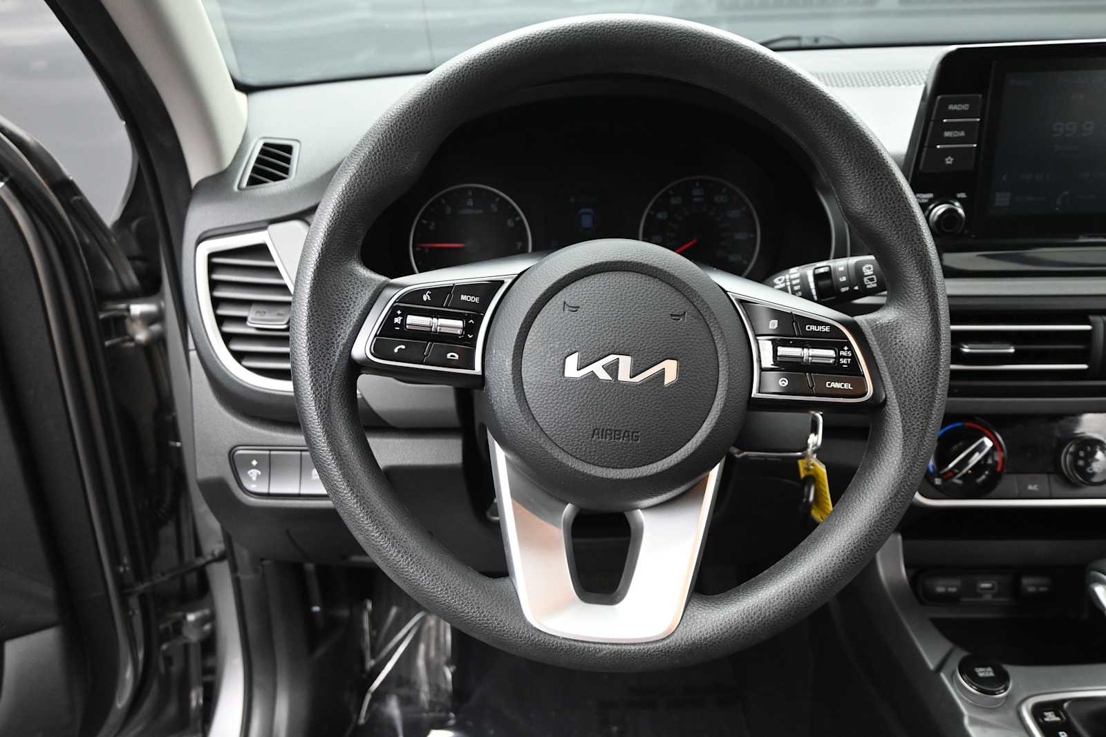 2022 Kia Seltos LX - Photo 23