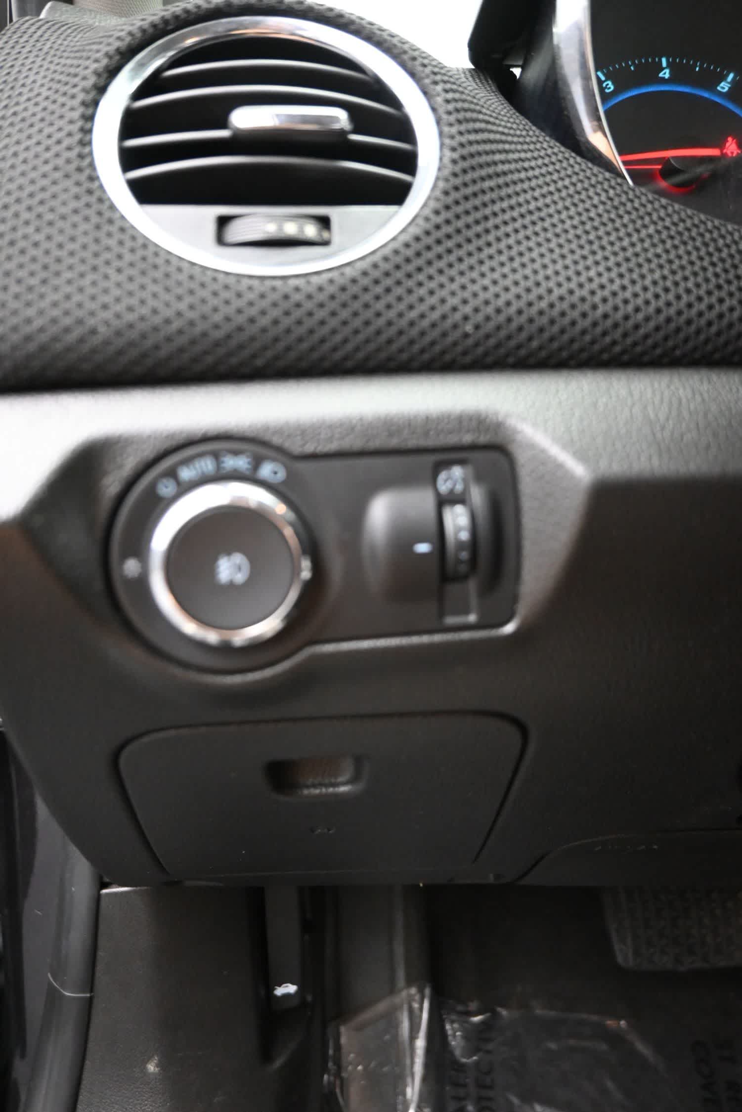 2014 Chevrolet Cruze 1LT - Photo 23