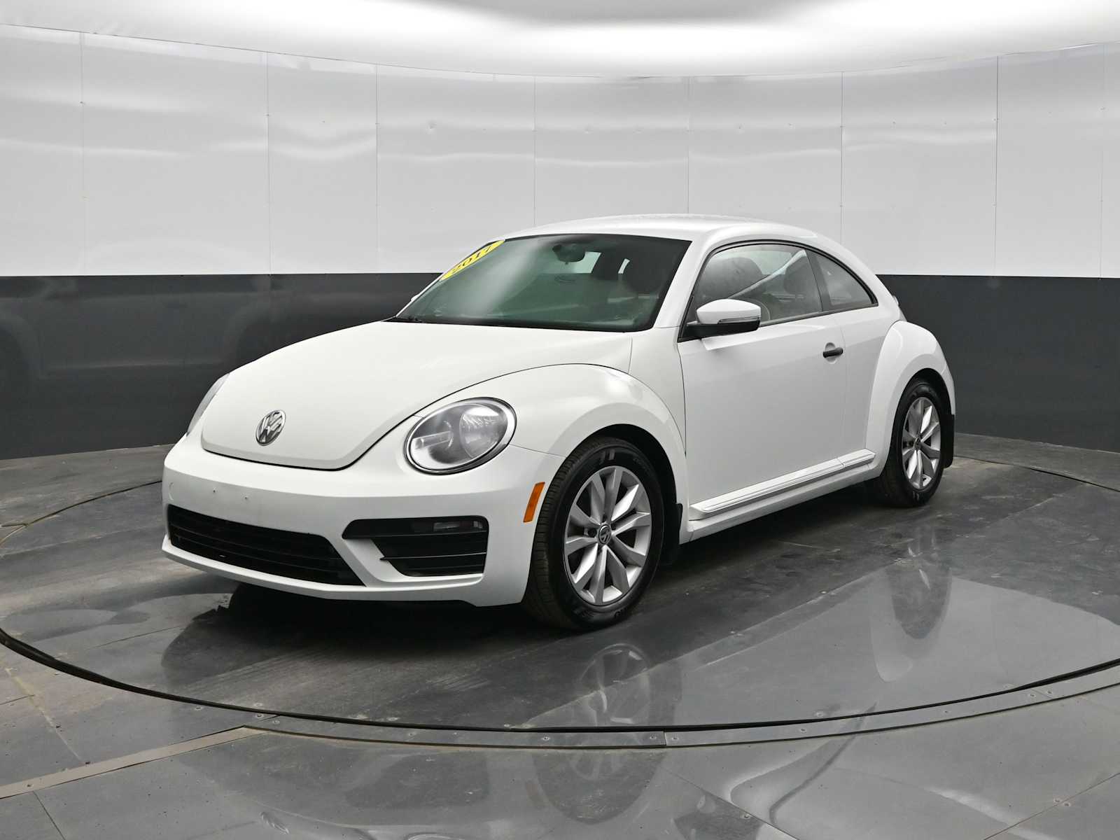 2017 Volkswagen Beetle Classic's photo