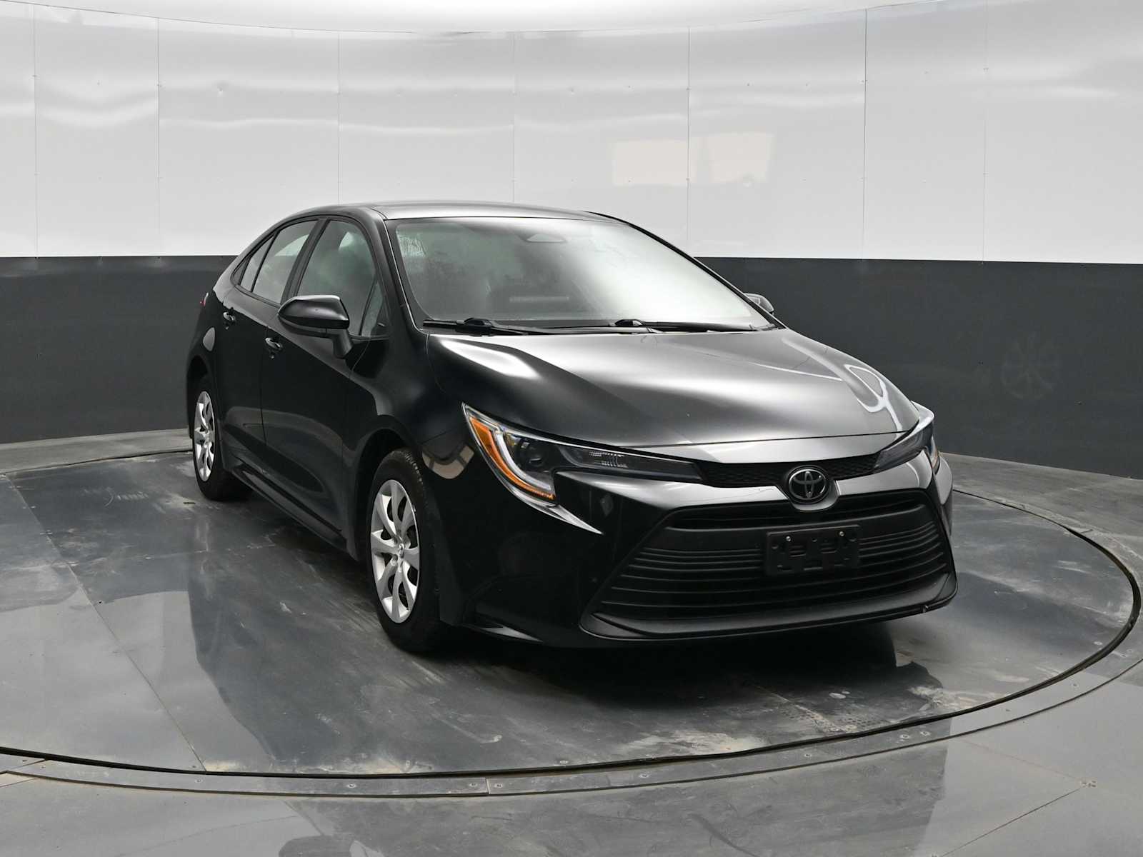 2023 Toyota Corolla LE SE photo 2