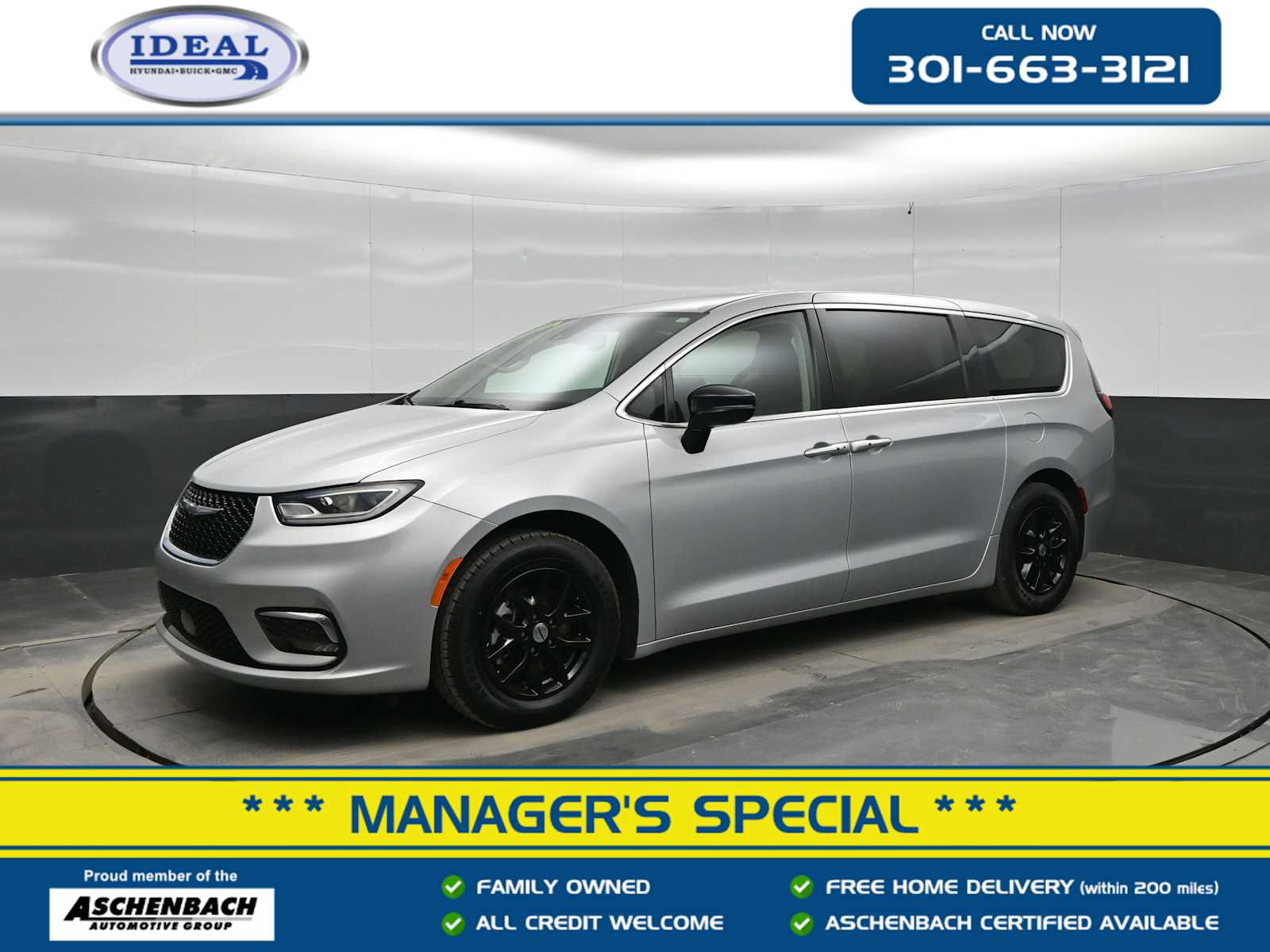 2024 Chrysler Pacifica Touring L's photo