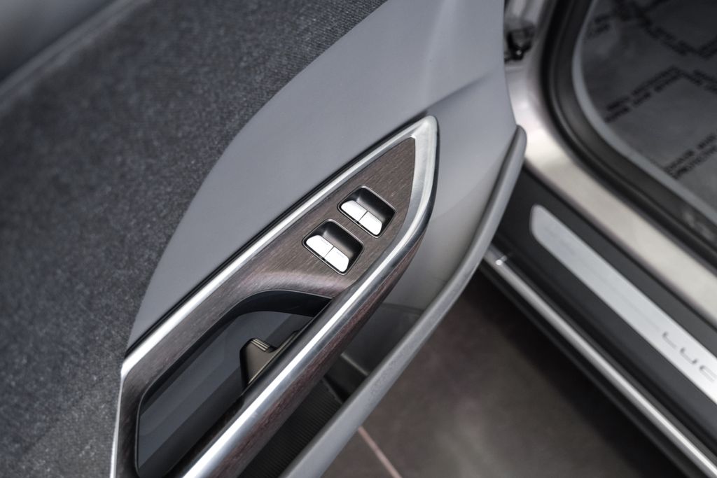 2025 Lucid Air Touring - Photo 46