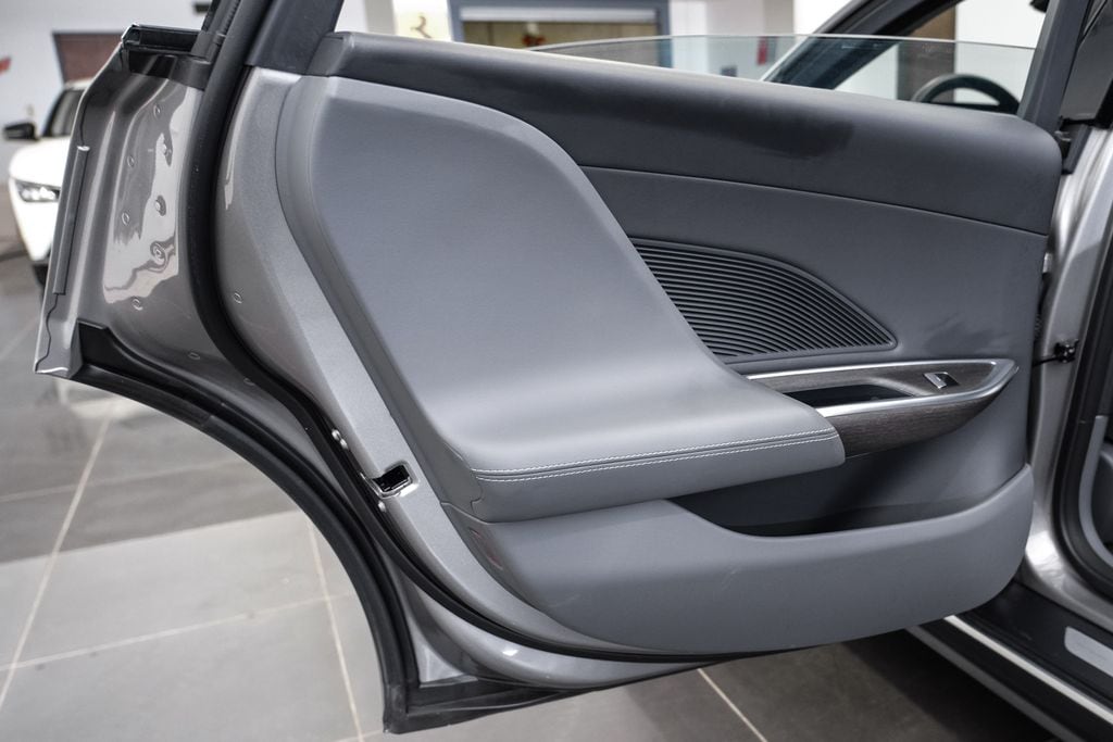 2025 Lucid Air Touring - Photo 48