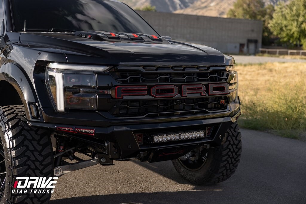 2025 Ford F-150 Raptor photo 2