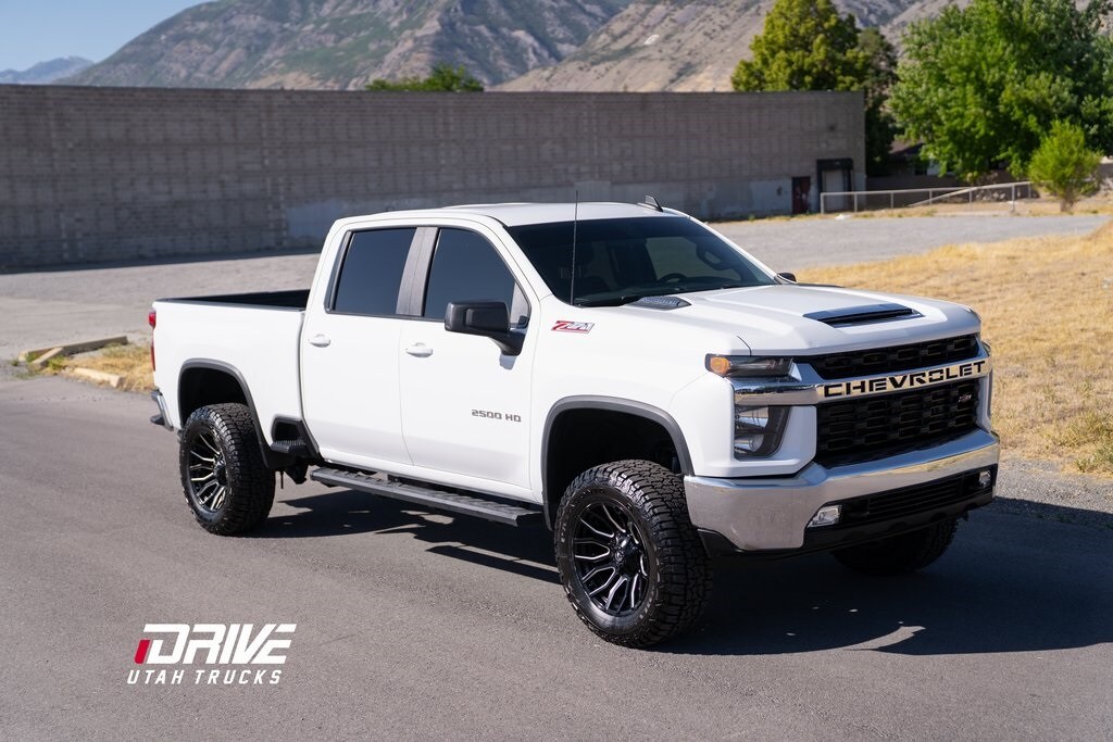 2020 Chevrolet Silverado 2500HD LT photo 2