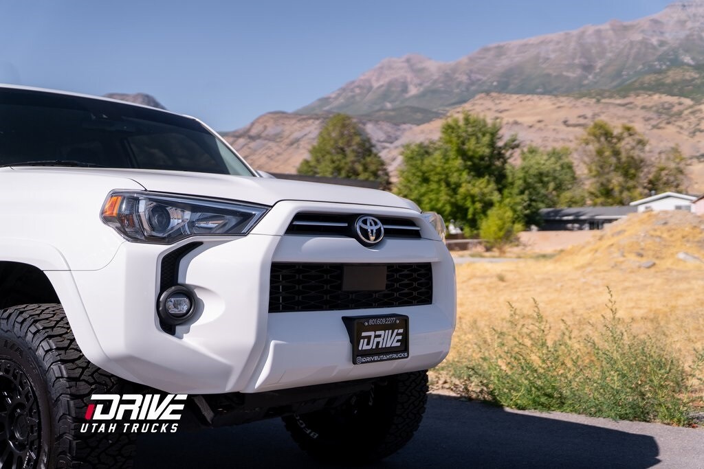 2022 Toyota 4Runner SR5 photo 3