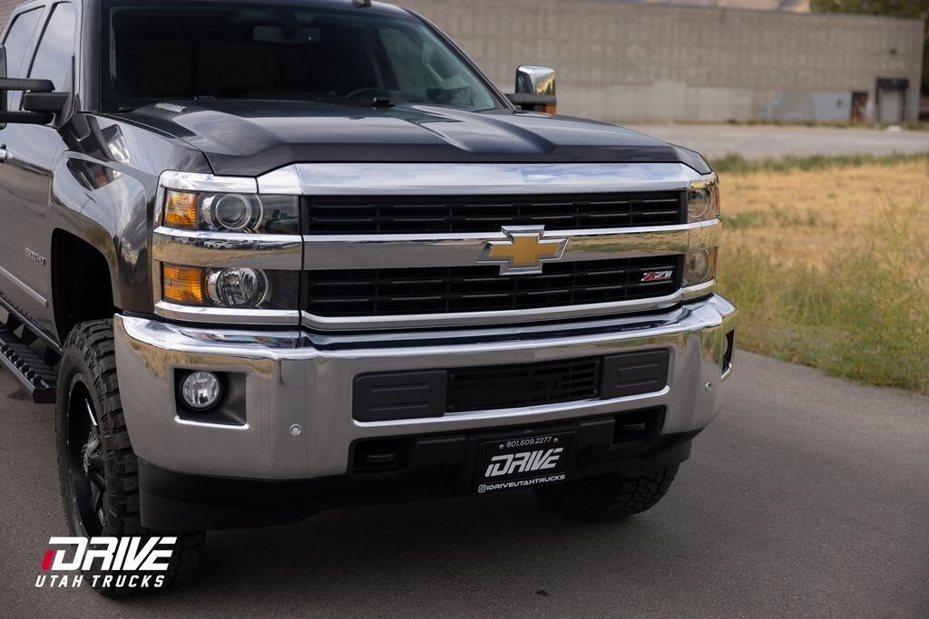 2016 Chevrolet Silverado 2500HD LTZ photo 2
