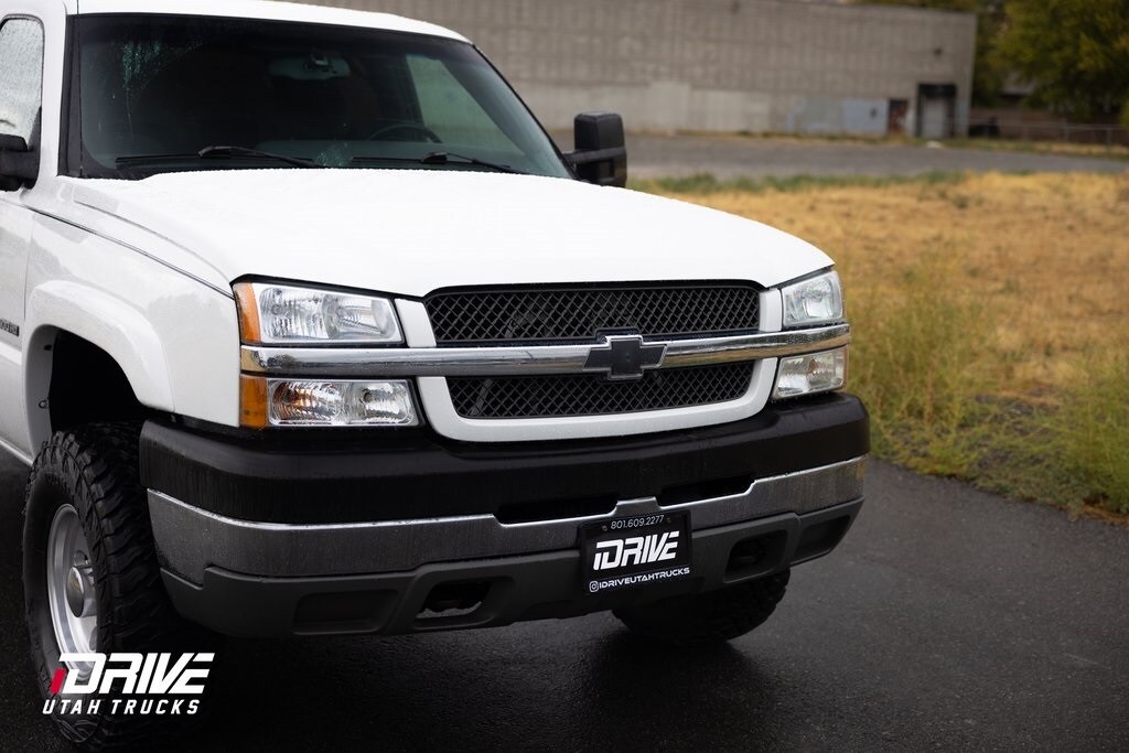2004 Chevrolet Silverado 2500HD LS photo 2