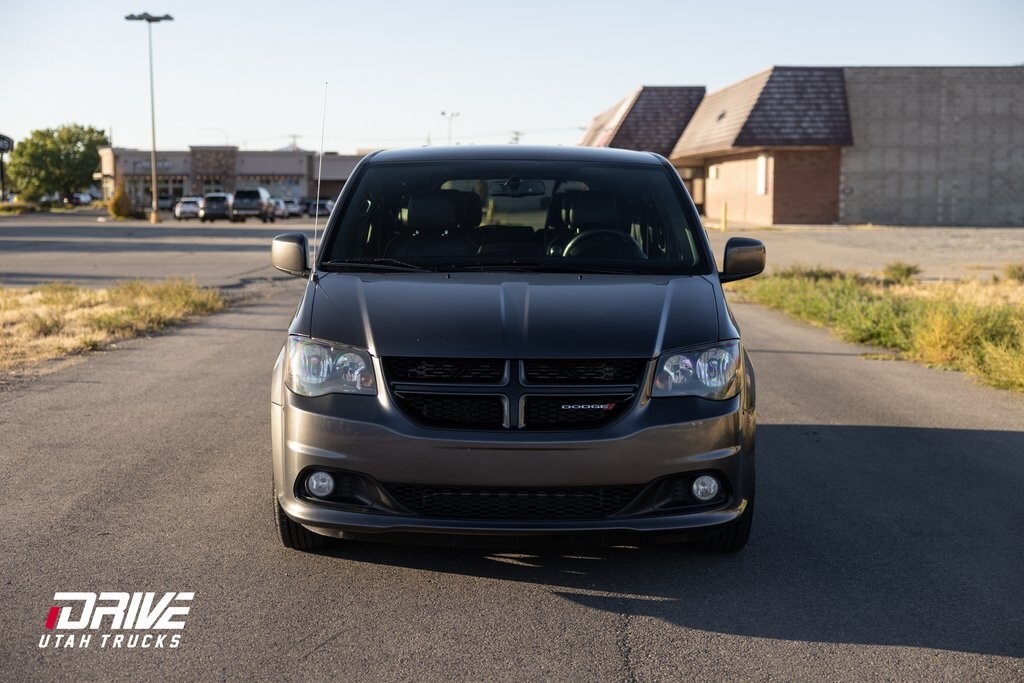 2016 Dodge Grand Caravan R/T photo 4