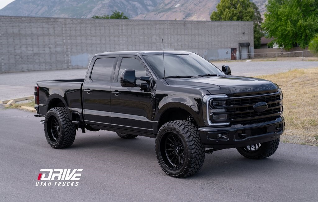 2025 Ford F-350 Platinum photo 2